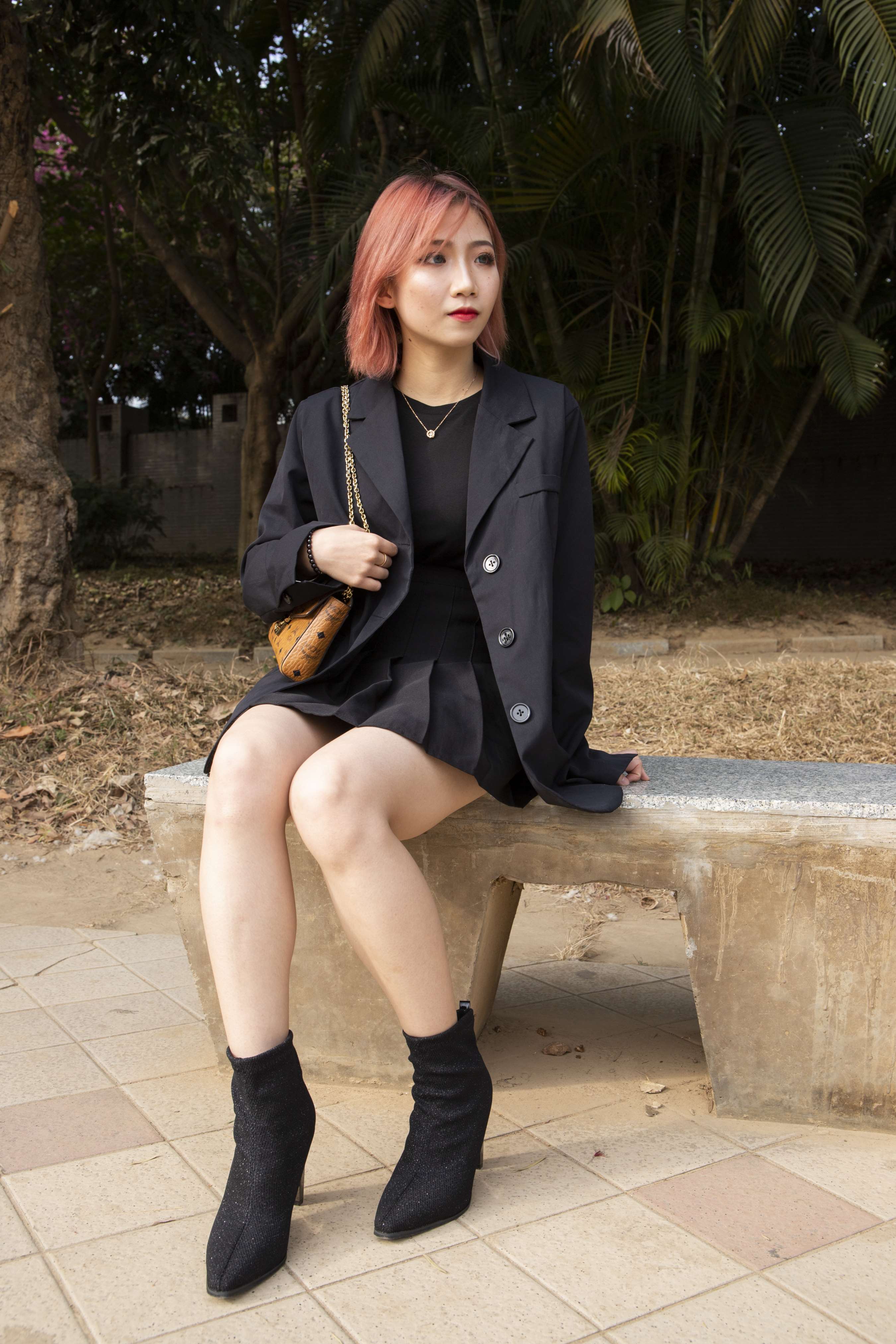 《婷婷师妹秀35码小脚》作品图