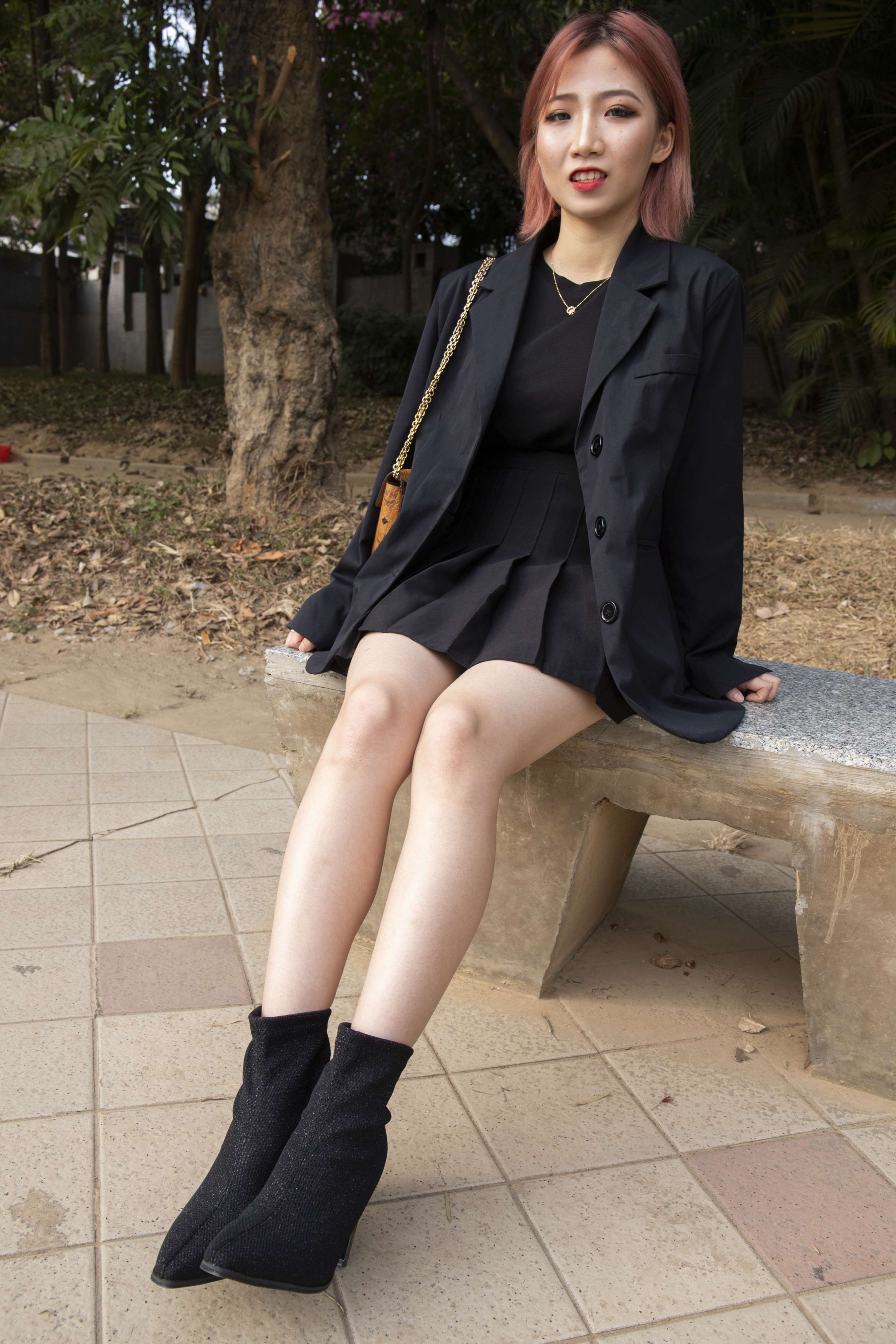 《婷婷师妹秀35码小脚》作品图