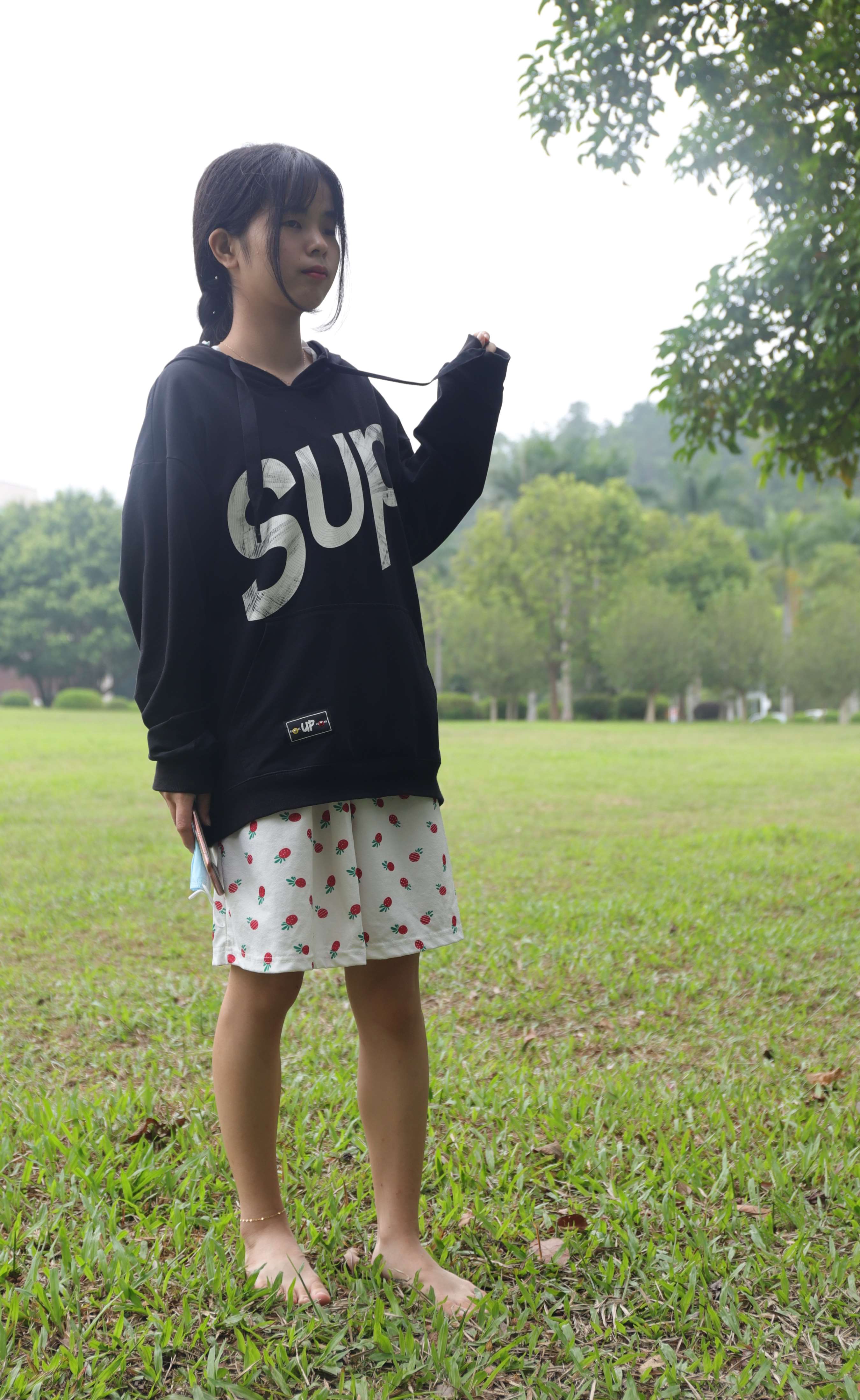 《小丽师妹展示36码小脚》作品图