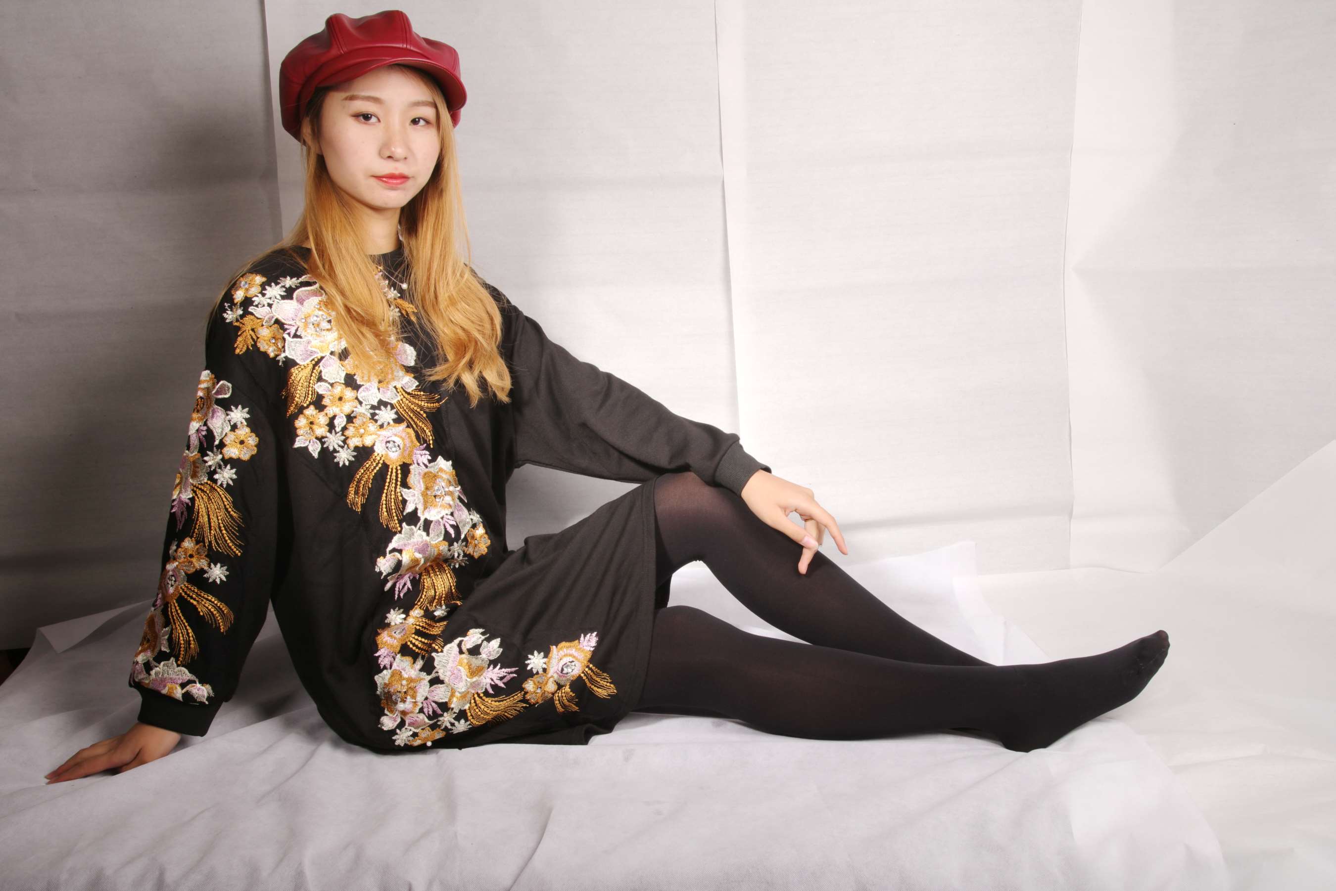 《大三舞蹈系师妹燕妮裤袜厚丝》作品图