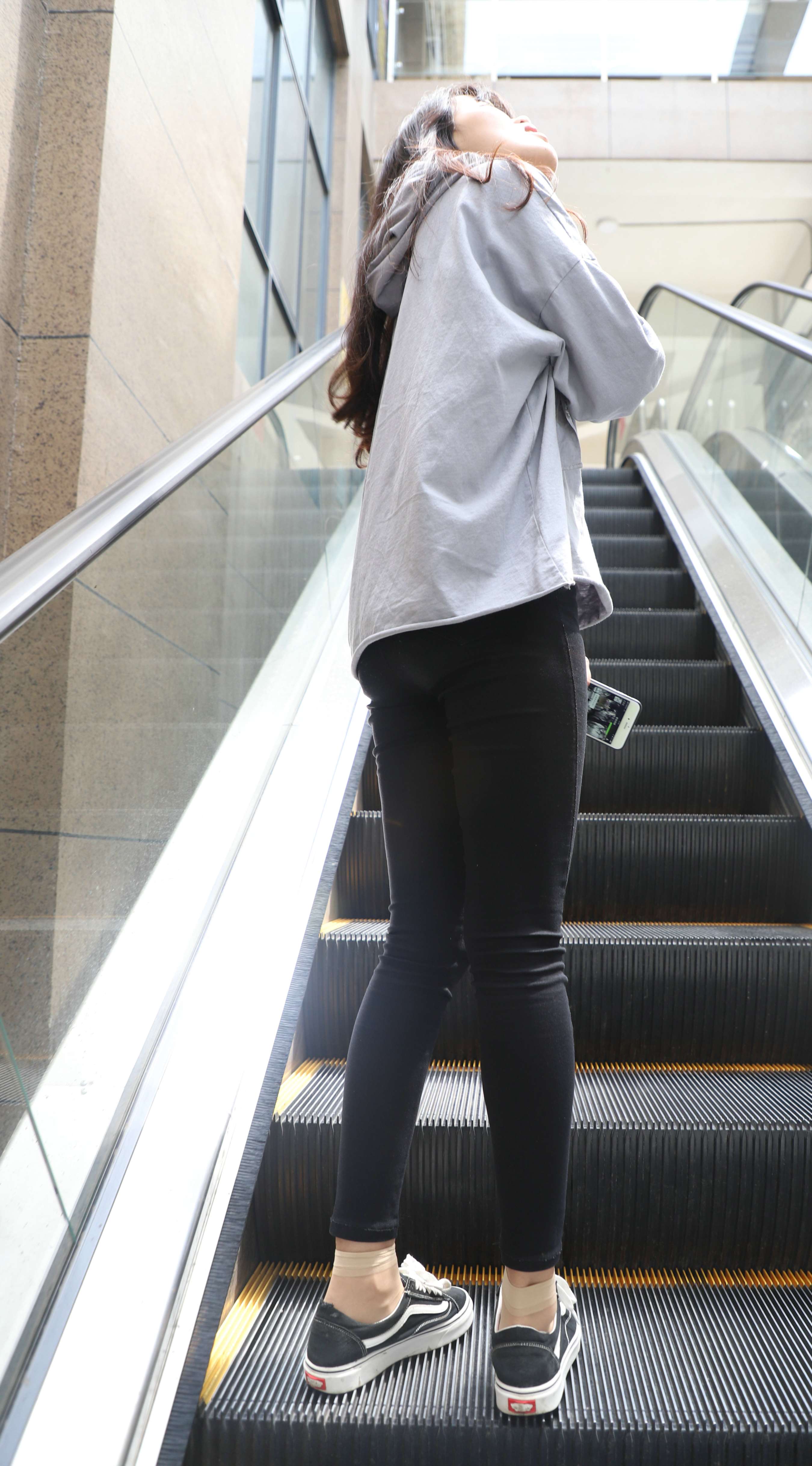 《小姐姐帆布鞋の短肉丝足》作品图