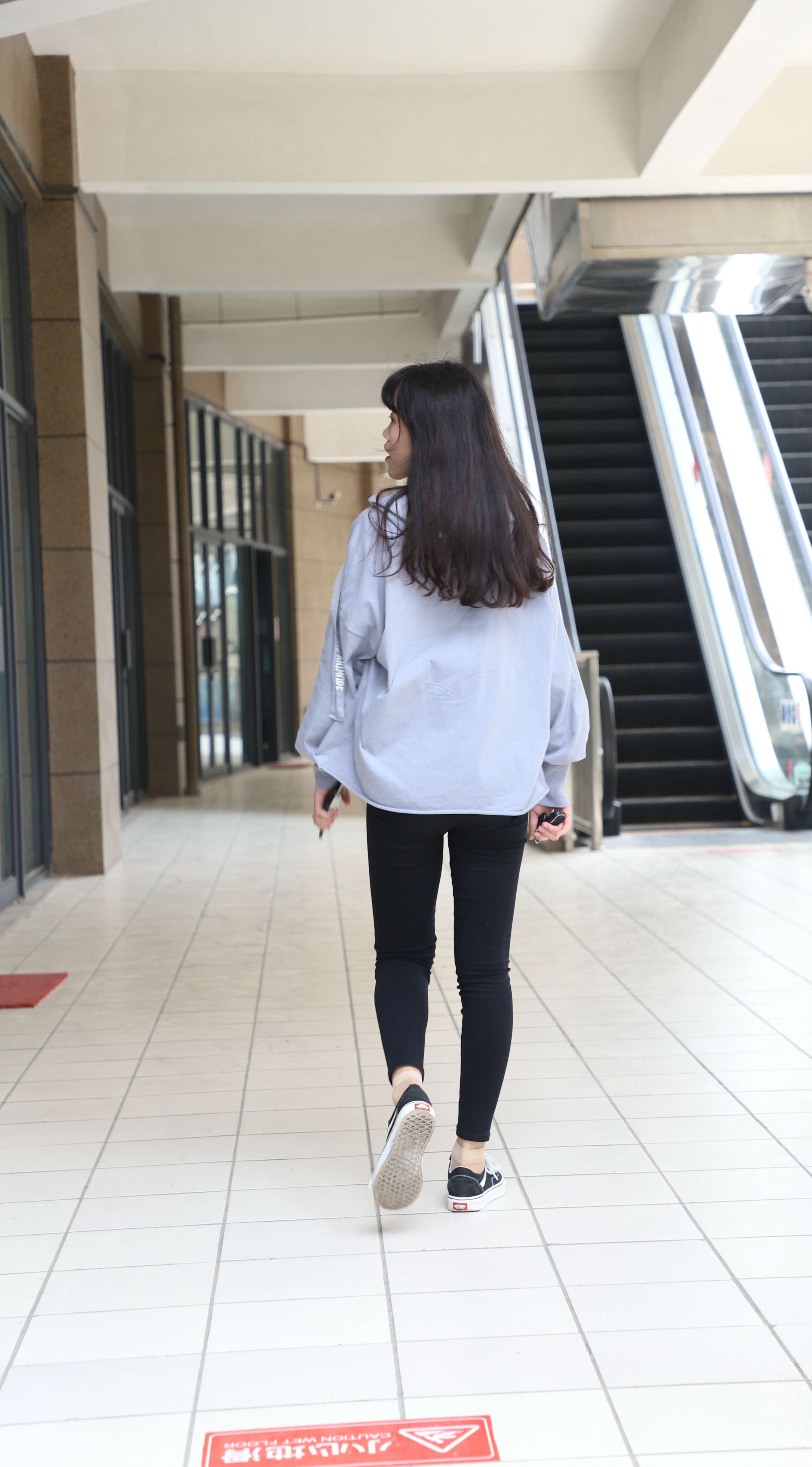 《小姐姐帆布鞋の短肉丝足》作品图