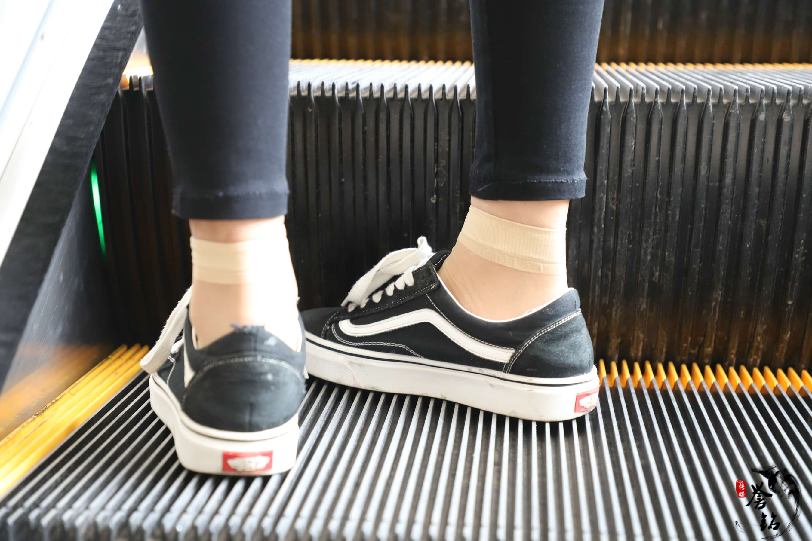《小姐姐帆布鞋の短肉丝足》作品图