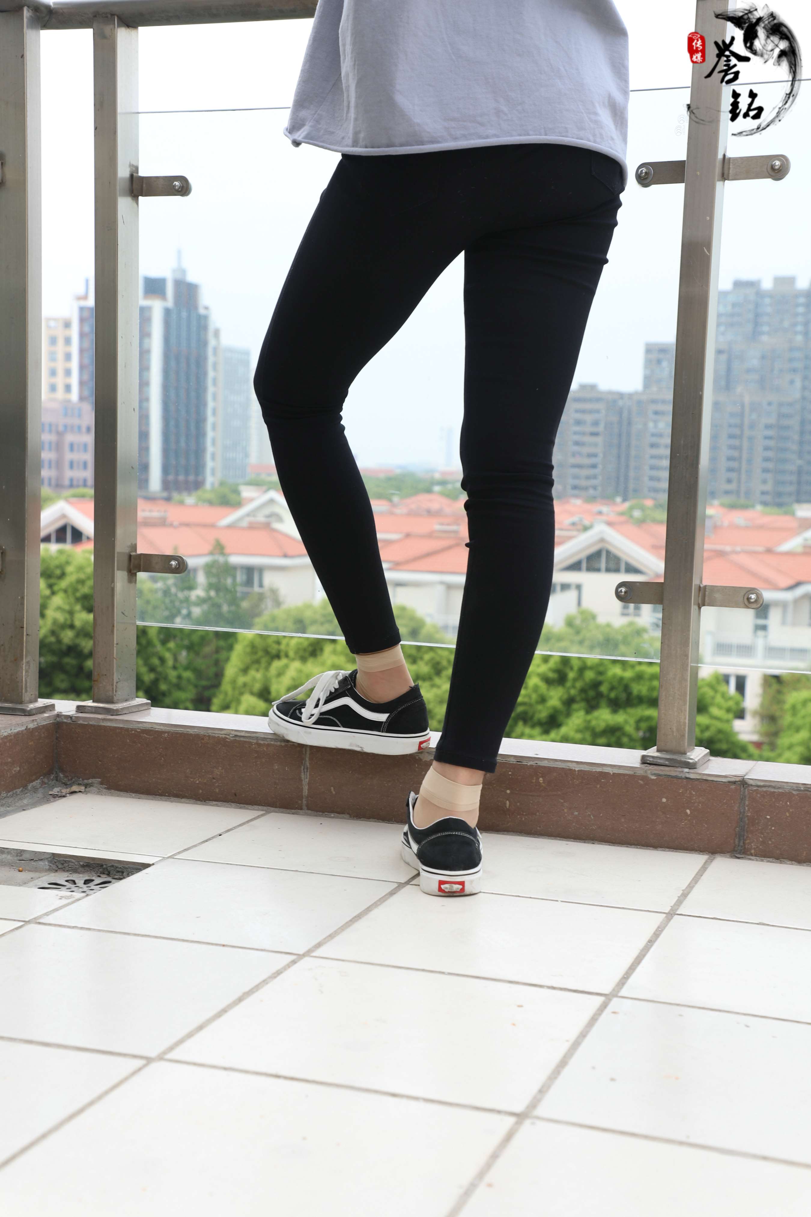 《小姐姐帆布鞋の短肉丝足》作品图