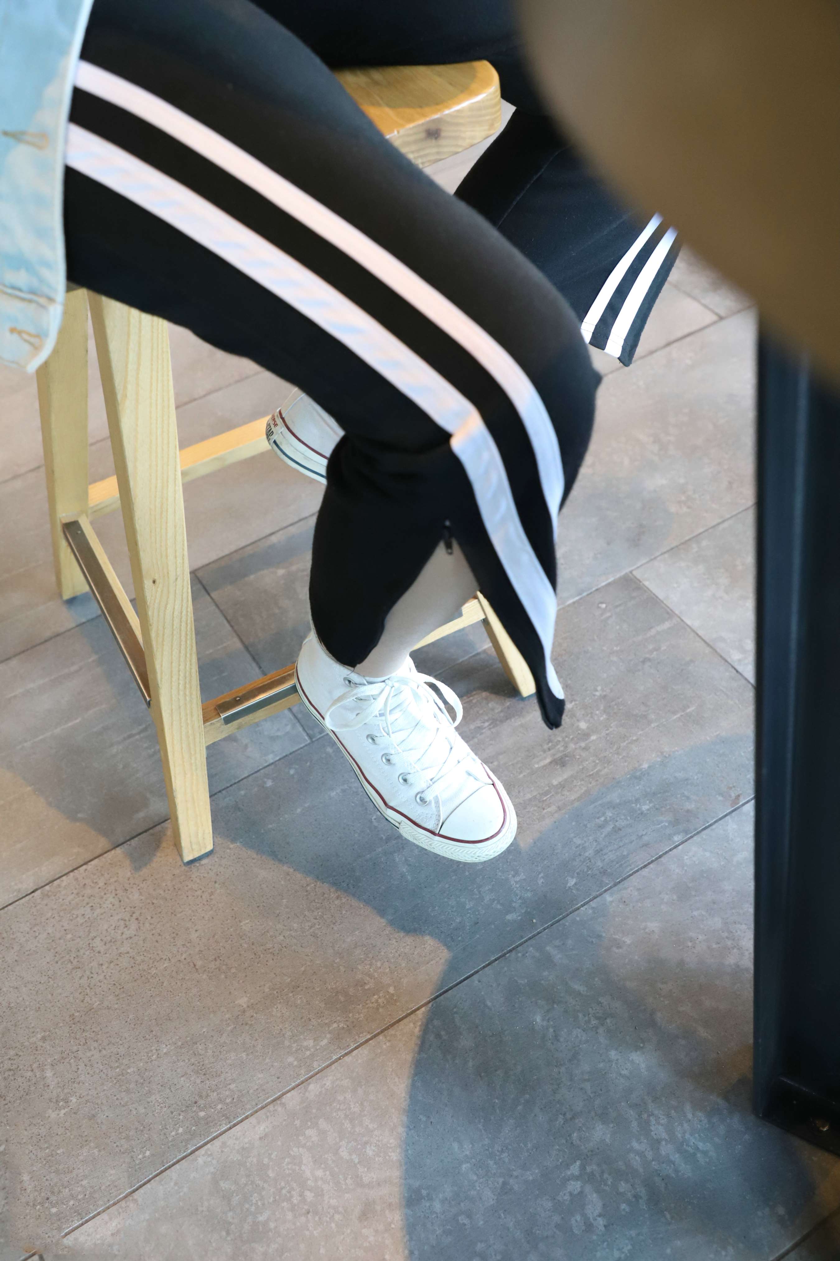 《师妹白脏棉袜脚》作品图