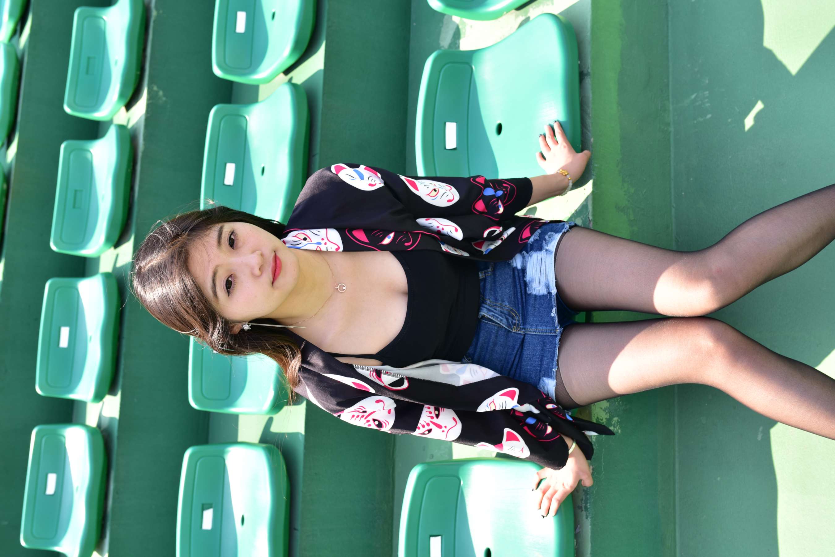 《依依师妹 校园脚丫》作品图