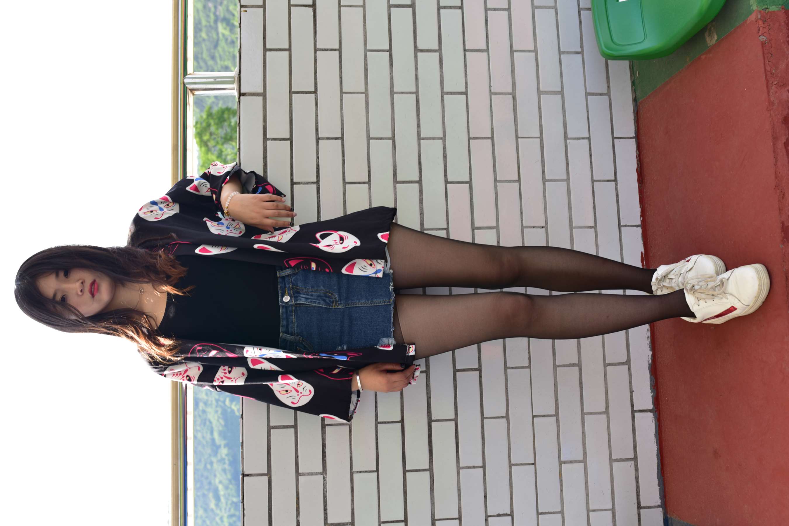 《依依师妹 校园脚丫》作品图