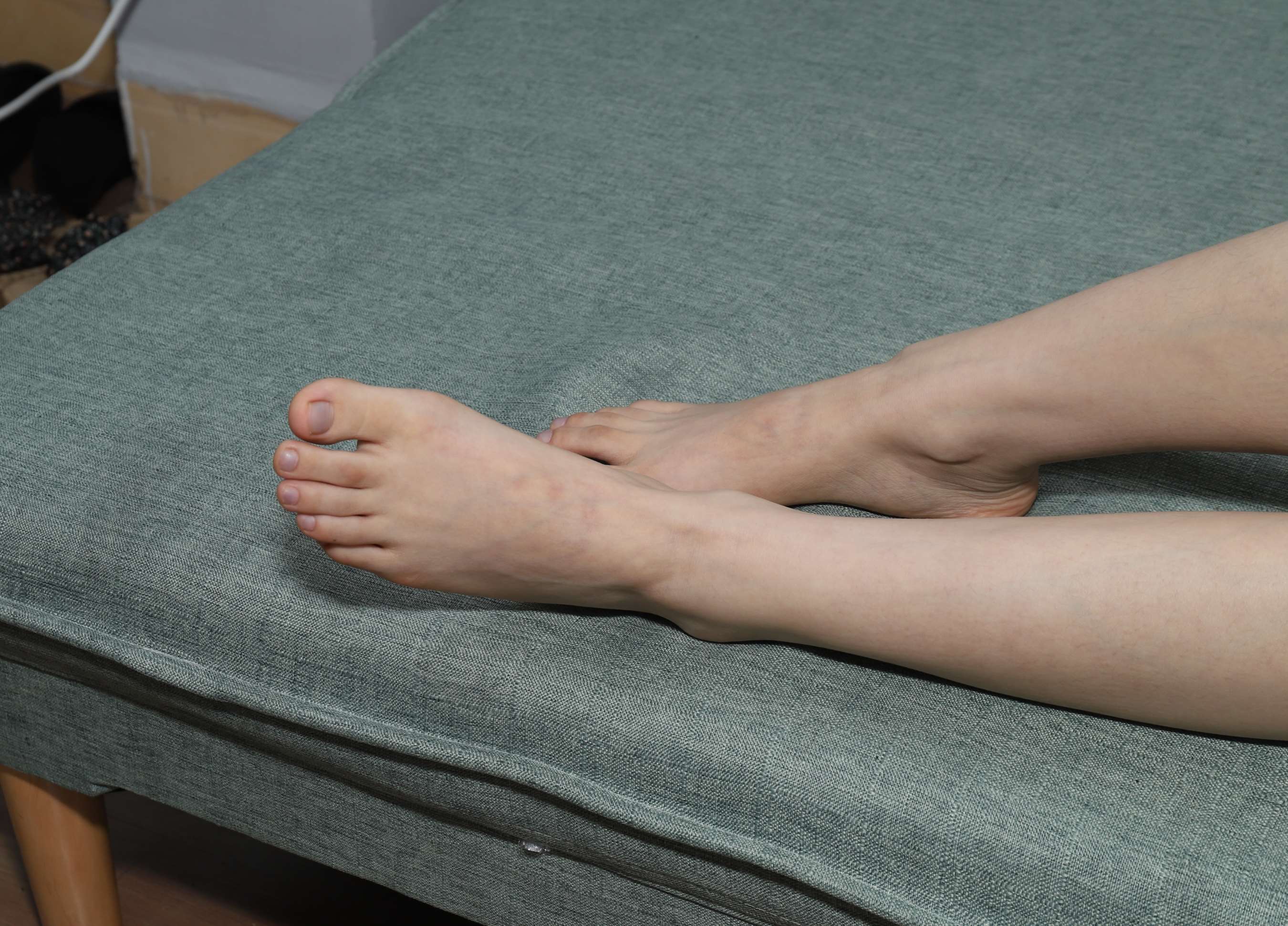 《小芳少女睡衣展示脚丫》作品图