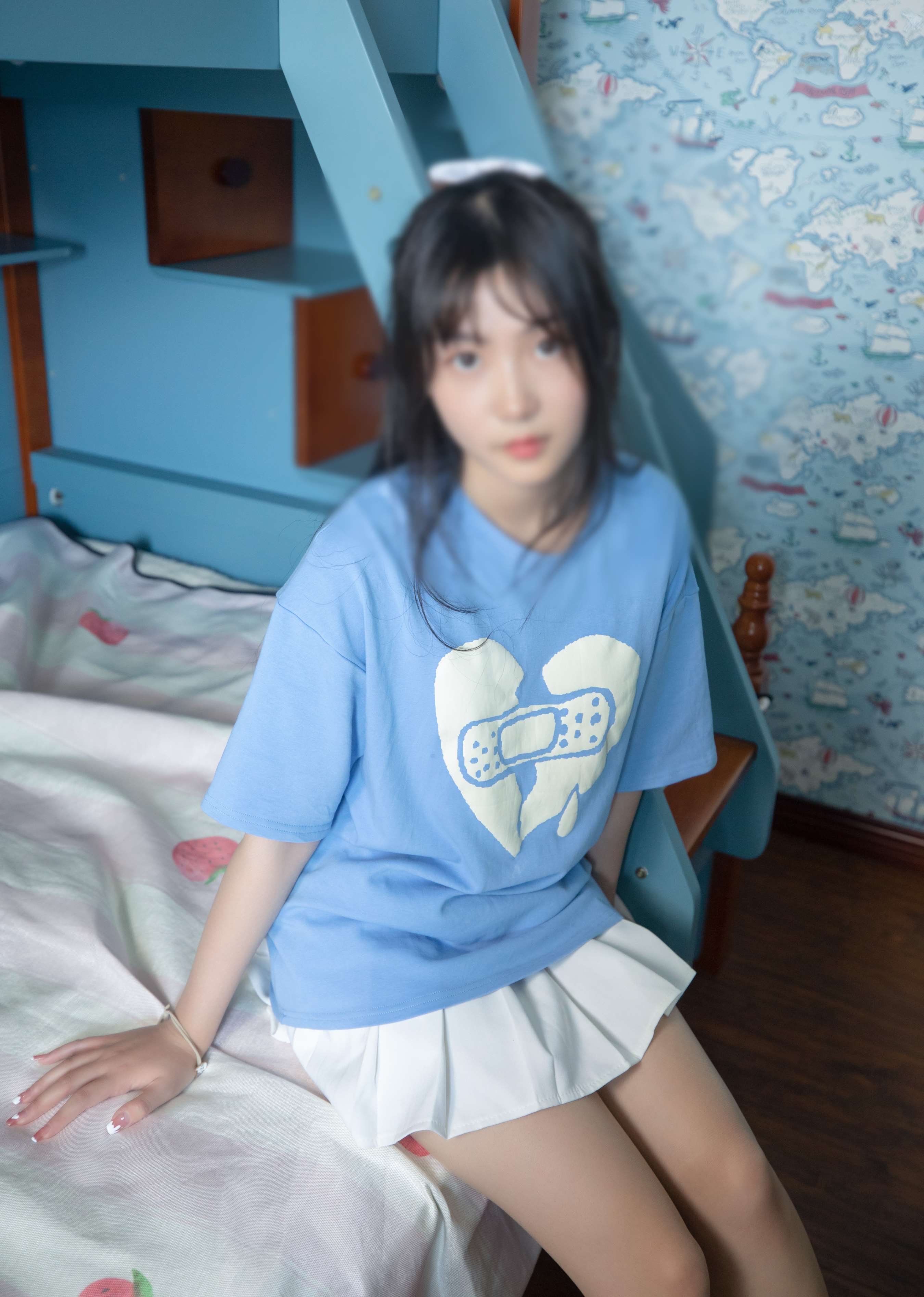 《菲菲师妹 肉丝脚丫》作品图