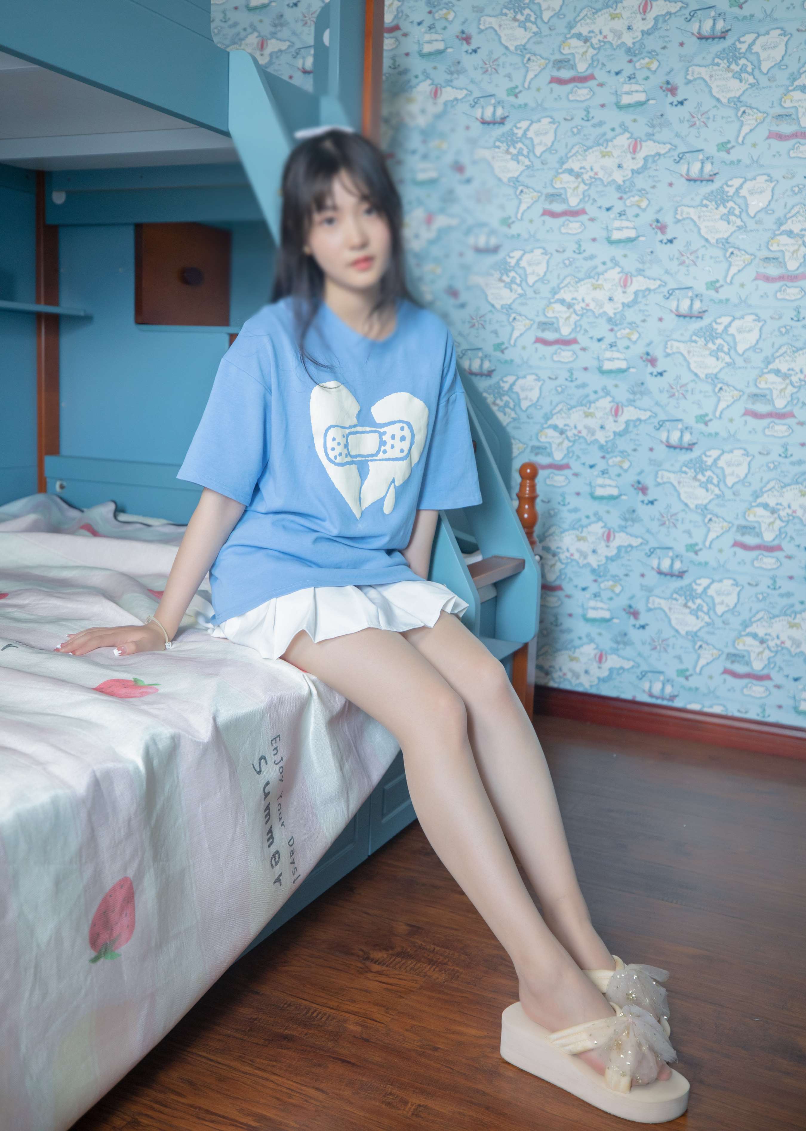 《菲菲师妹 肉丝脚丫》作品图