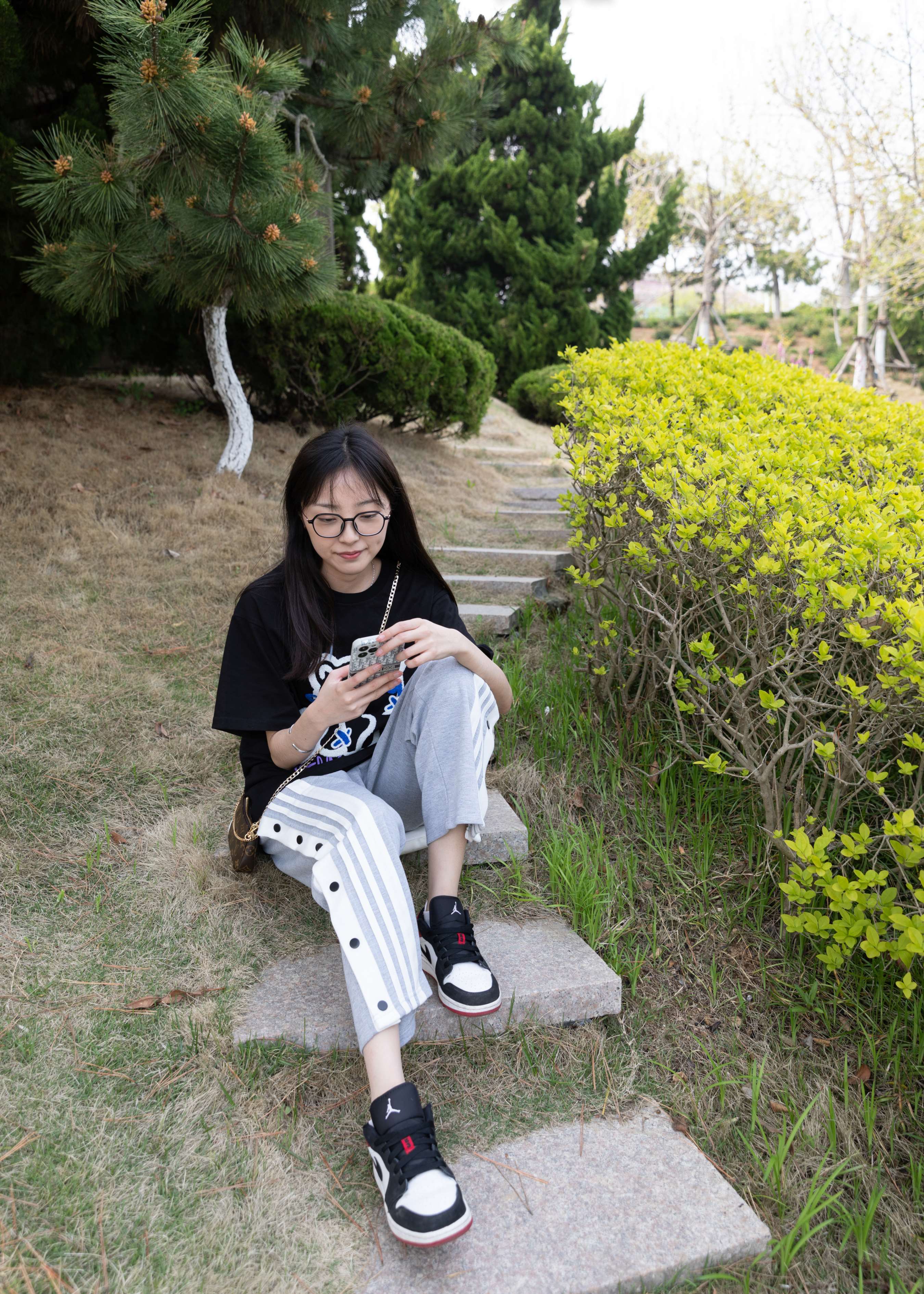 《四眼少女的白棉袜脚》作品图