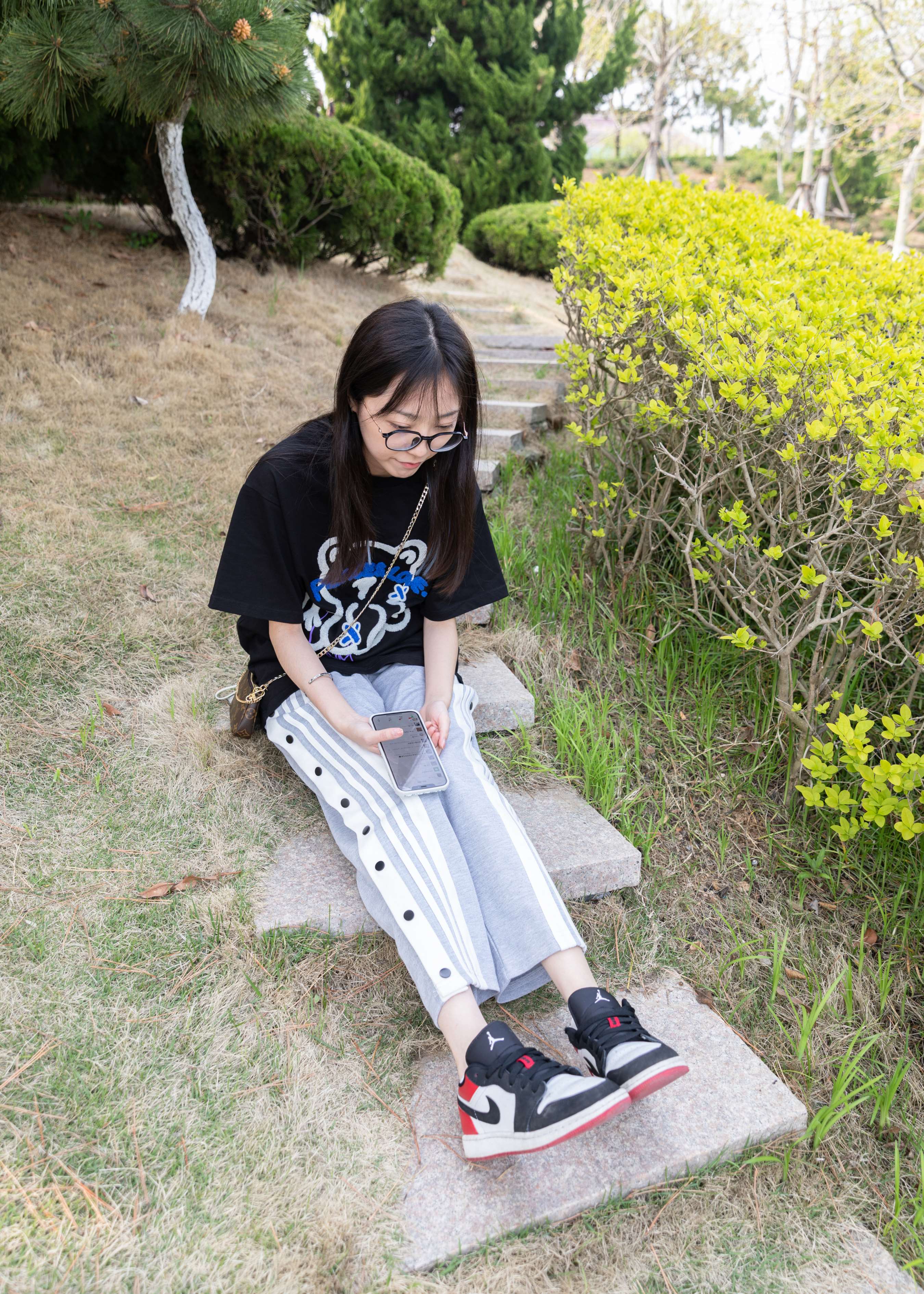 《四眼少女的白棉袜脚》作品图