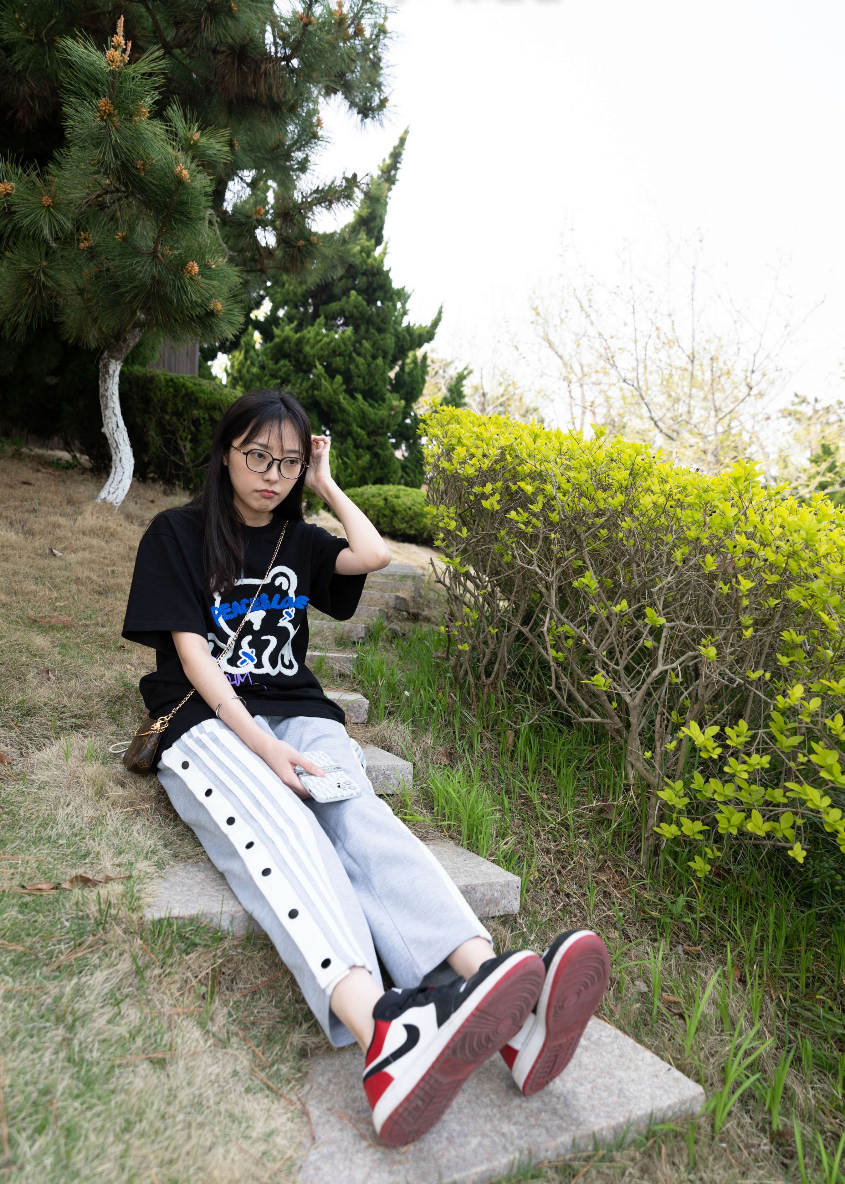 《四眼少女的白棉袜脚》作品图