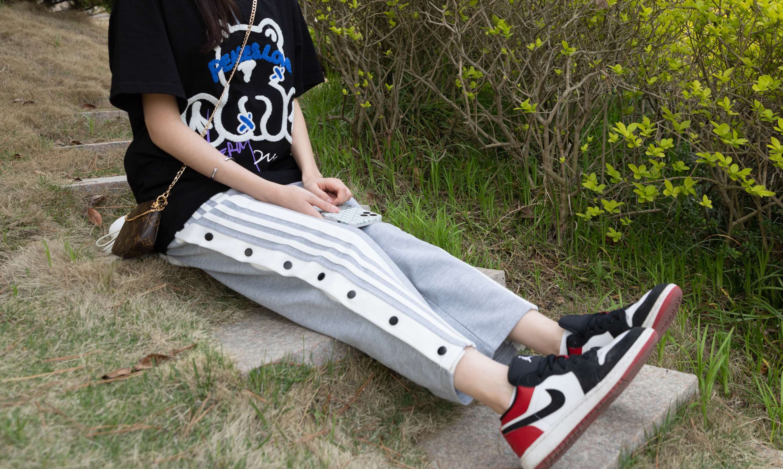 《四眼少女的白棉袜脚》作品图