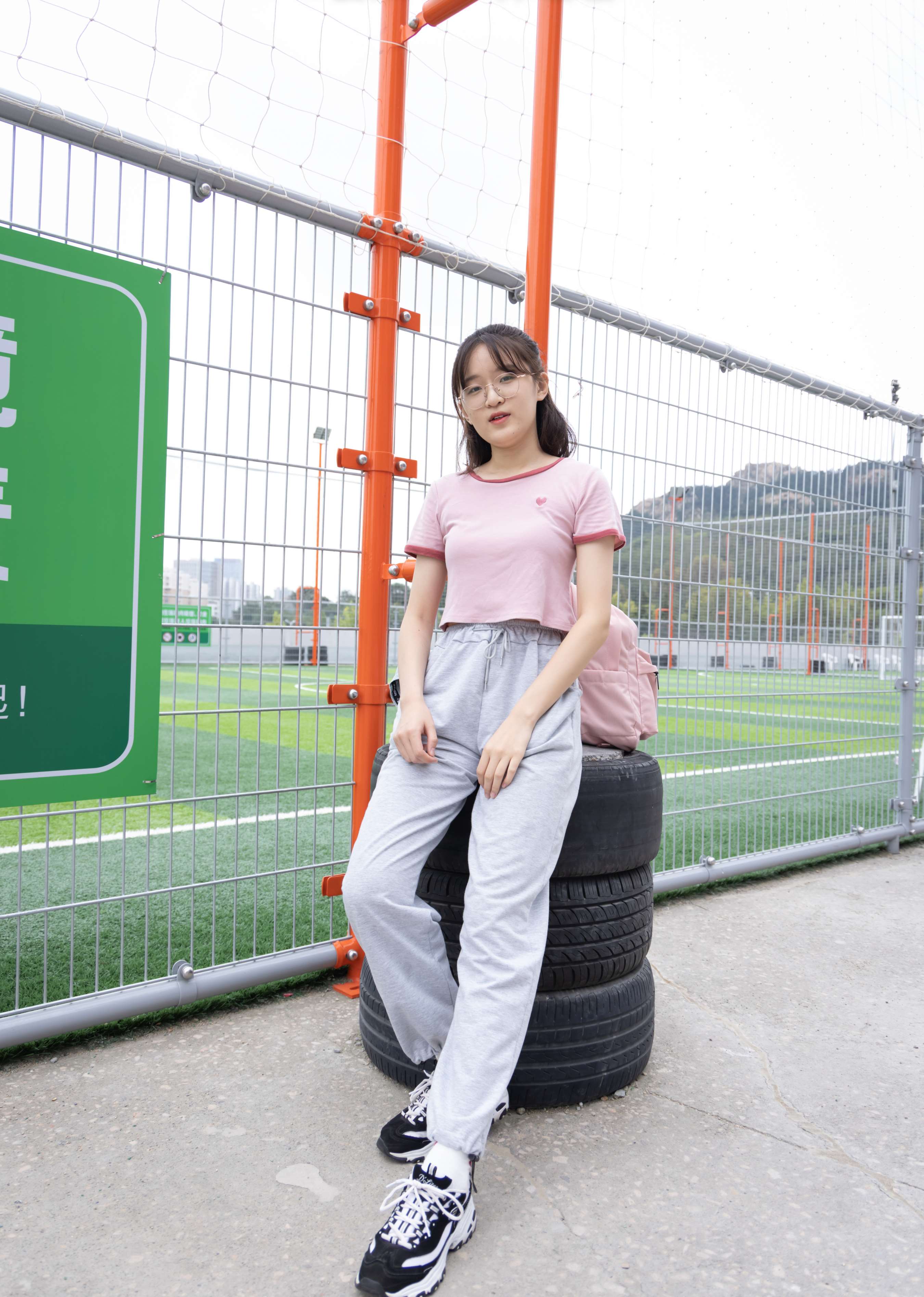 《熊熊师妹 斯凯奇运动鞋の棉袜脚》作品图