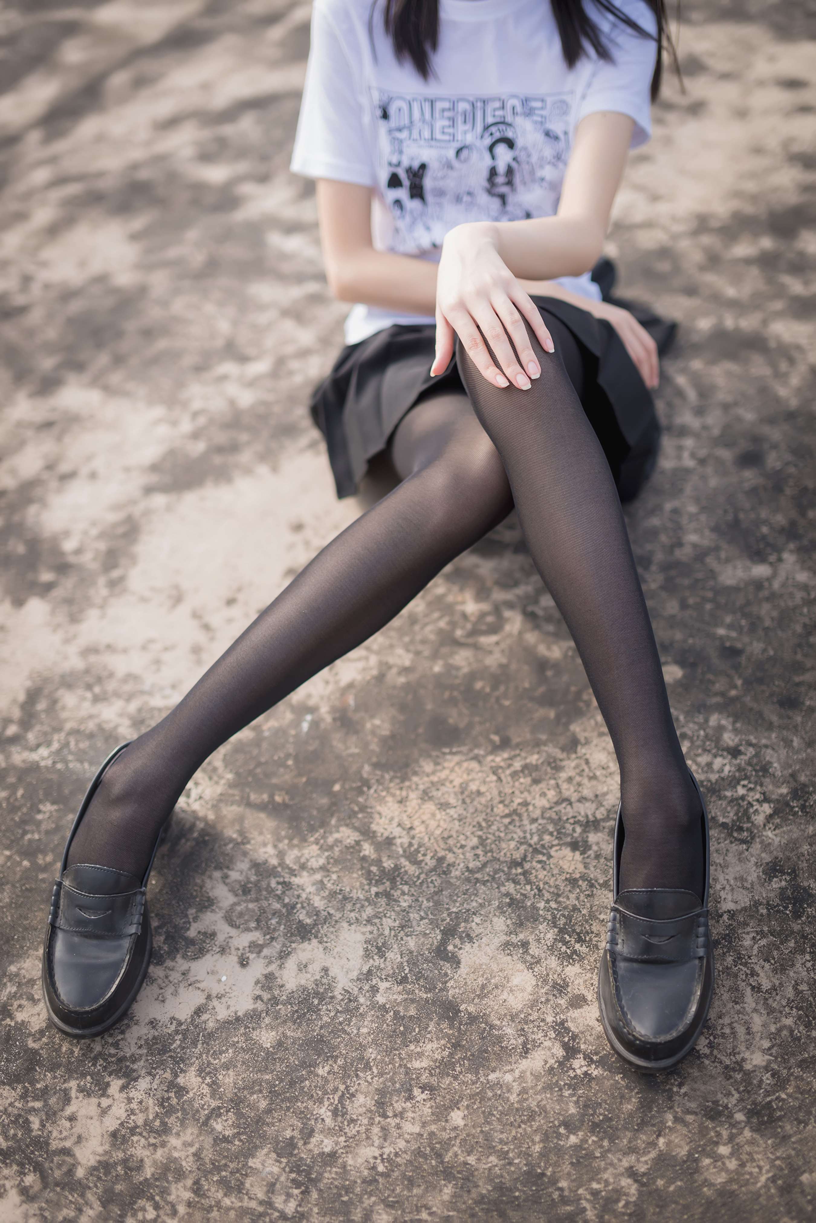 《小姐姐皮鞋の黑丝脚》作品图