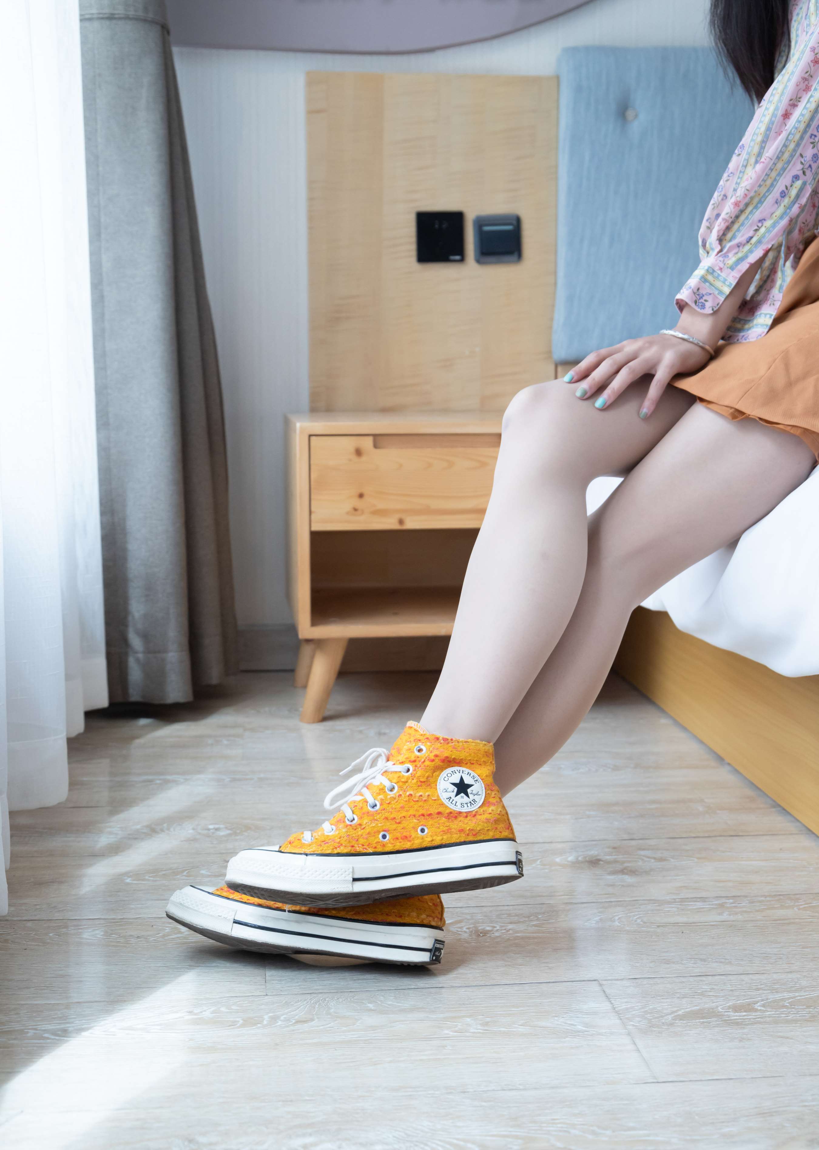 《涵涵小姐姐帆布鞋の棉套丝》作品图