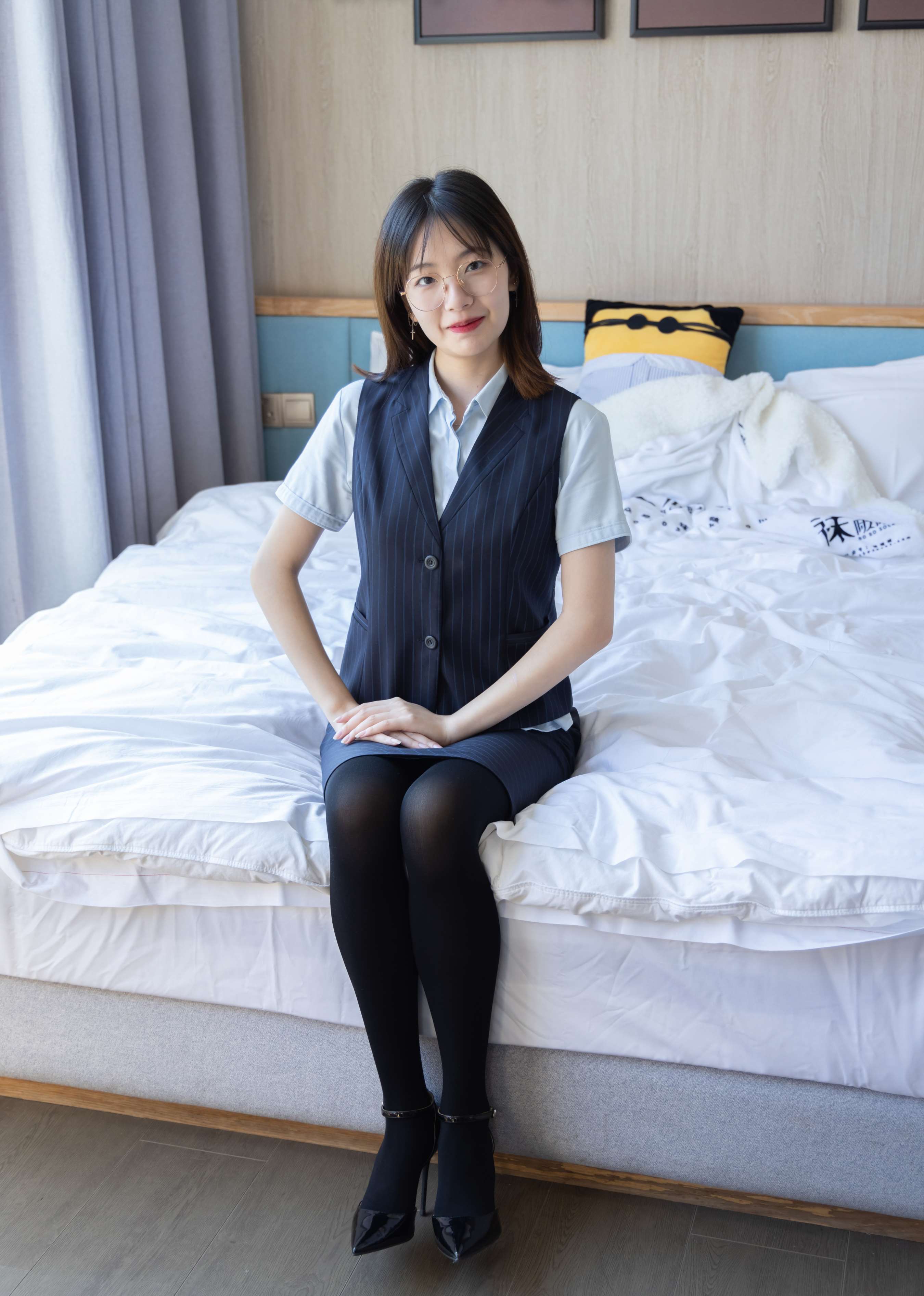 《小甜豆师姐高跟の厚黑丝》作品图