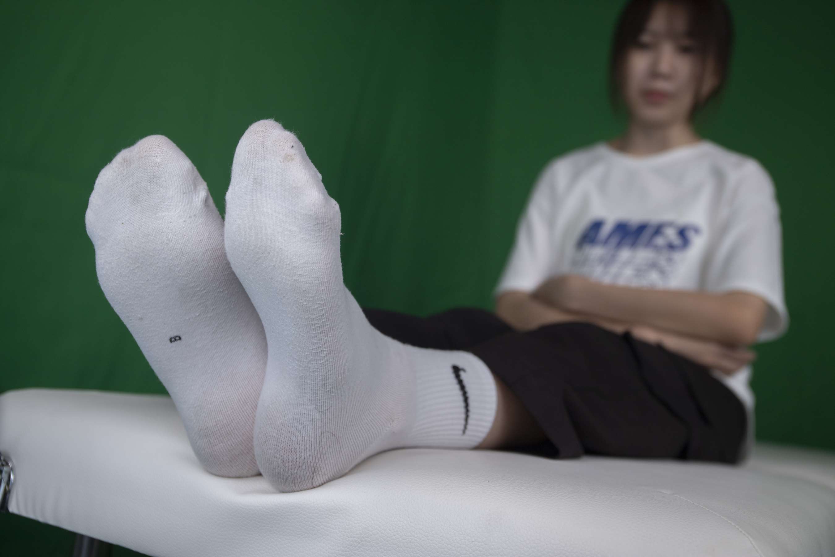 《清纯师妹晓琴展骨感脚丫》作品图