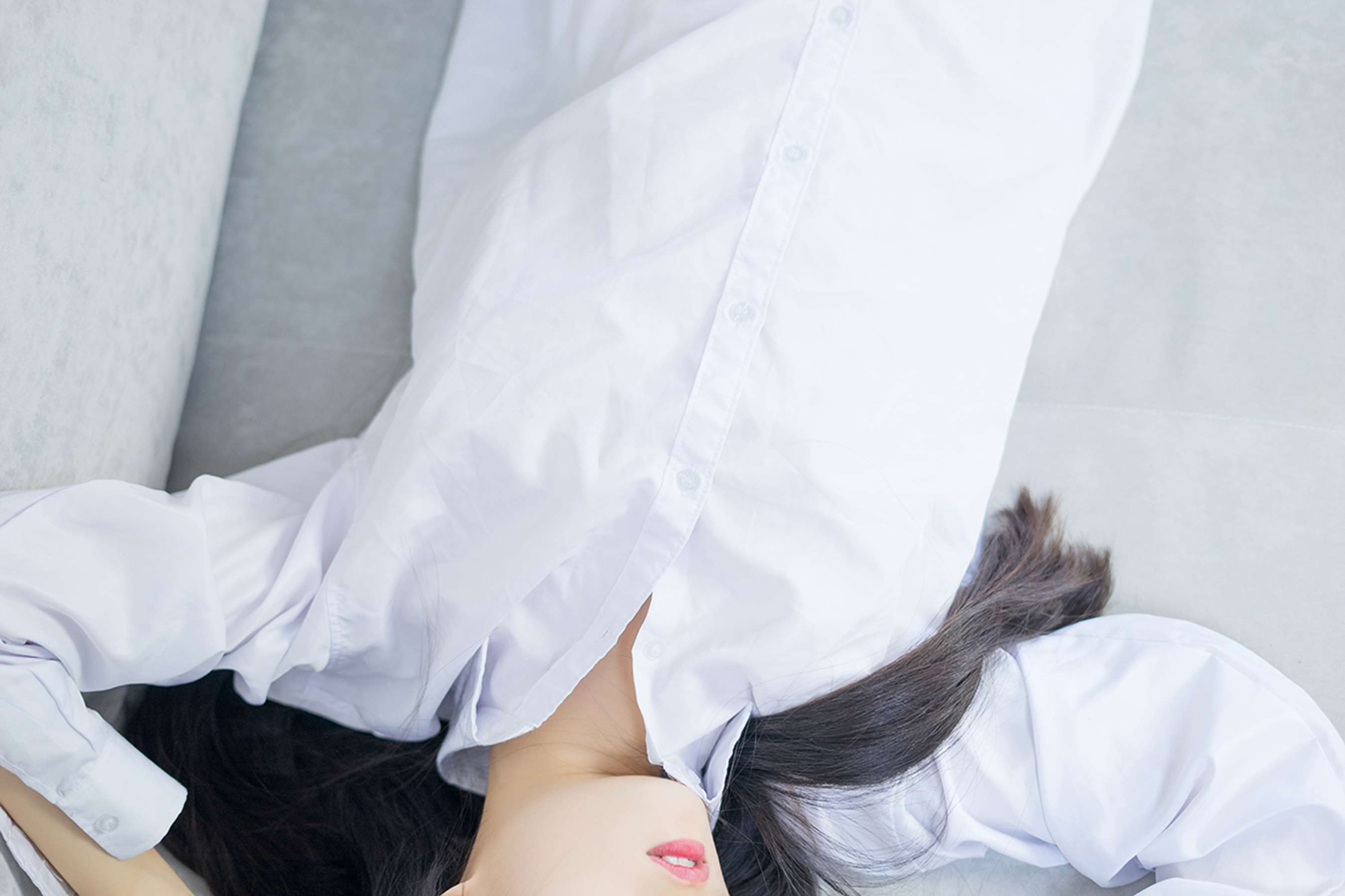 《小姐姐衬衣の白丝足》作品图