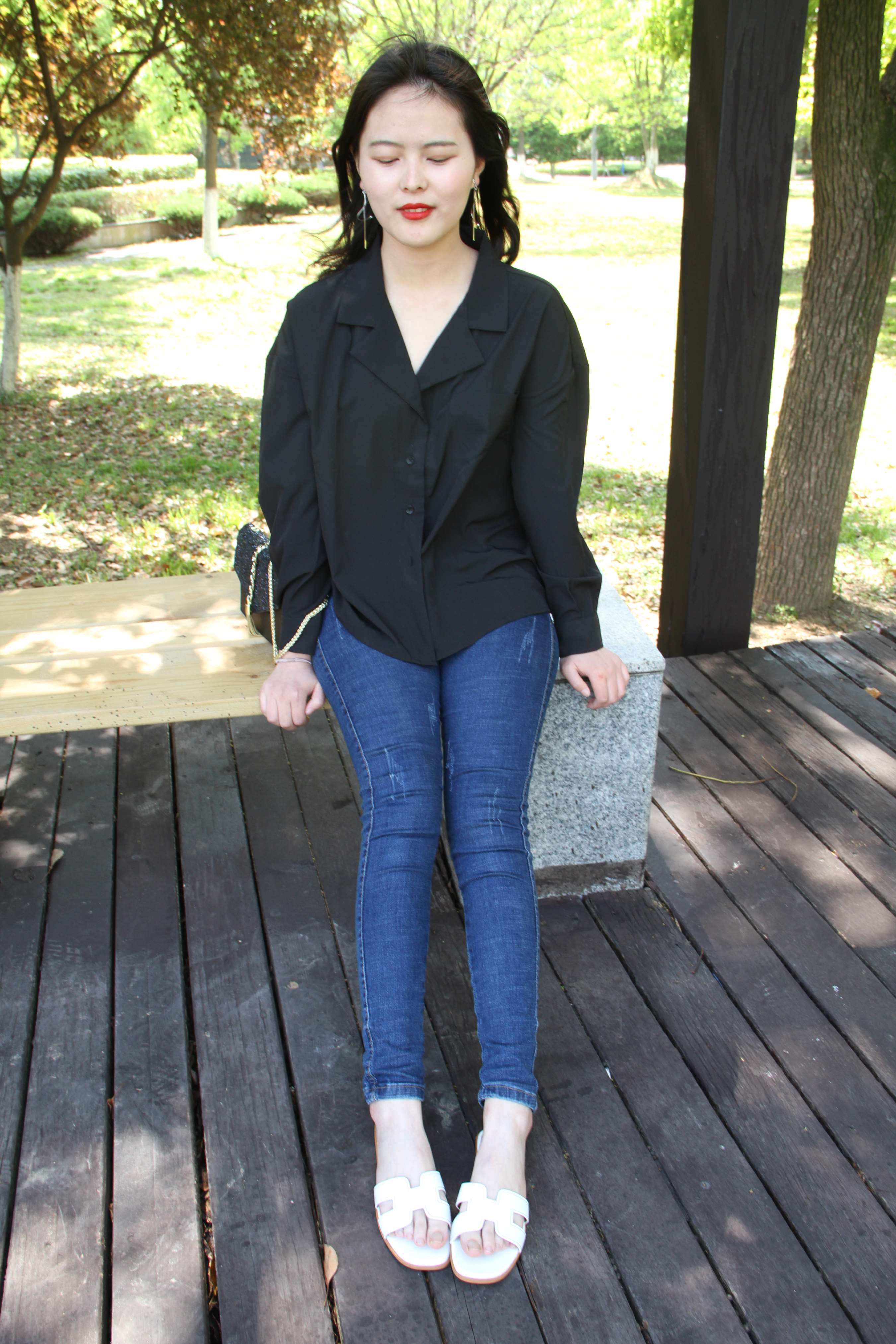 《校园少女穿拖鞋也很舒服的》作品图