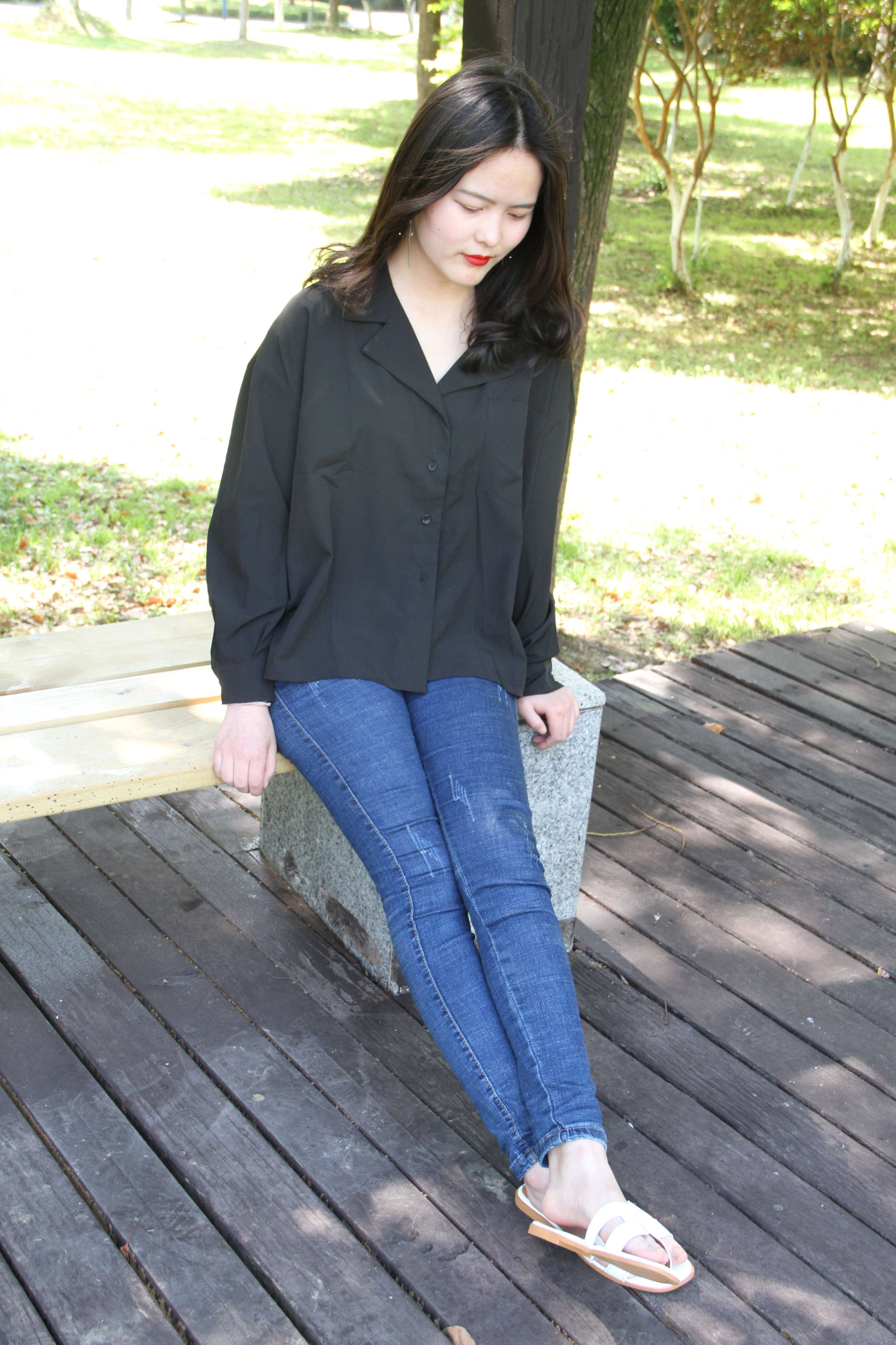 《校园少女穿拖鞋也很舒服的》作品图