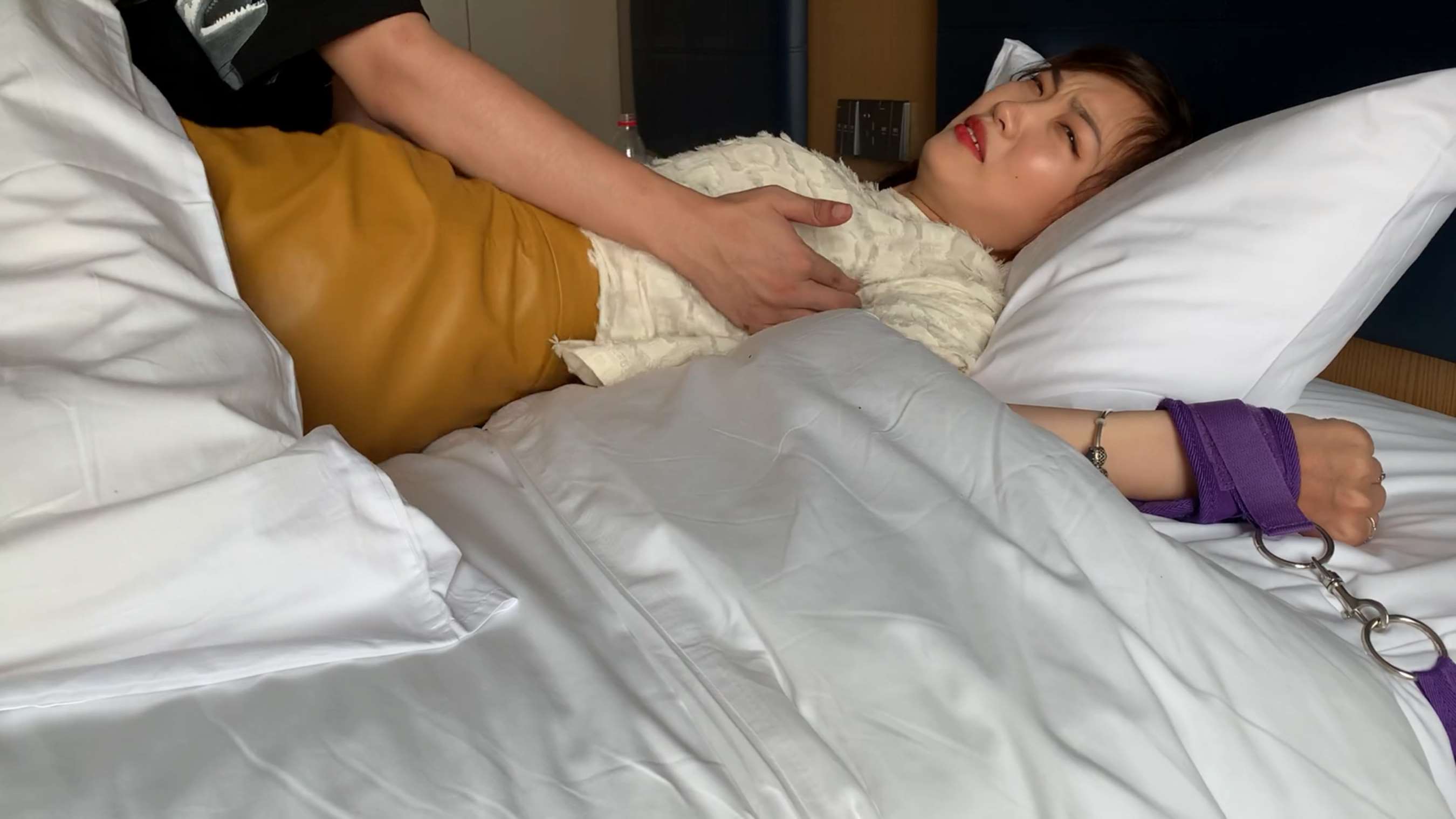 《挠灰棉袜小姐姐脚心》作品图