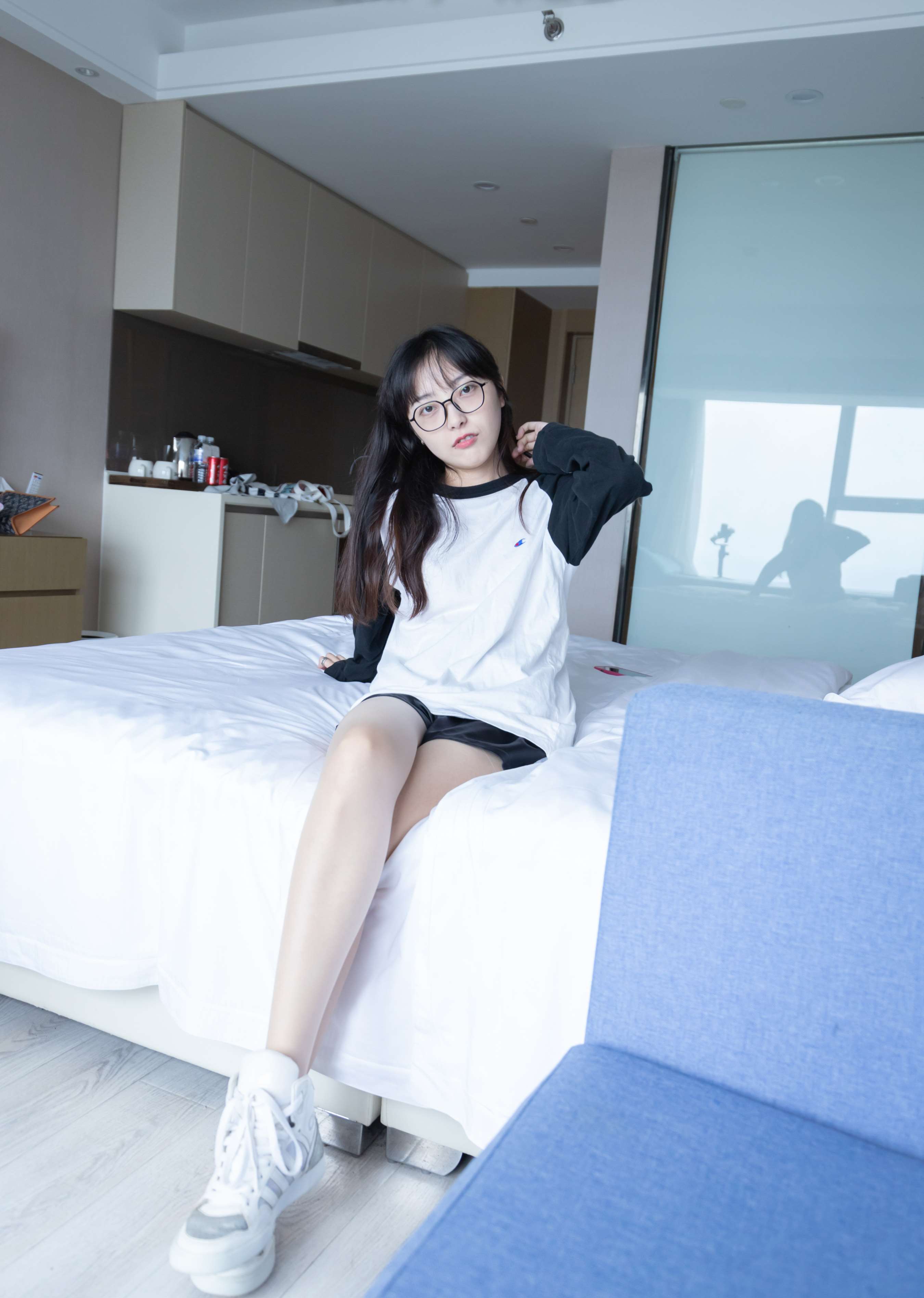 《小姐姐稚予阿迪板鞋の白色短棉袜套肉丝》作品图