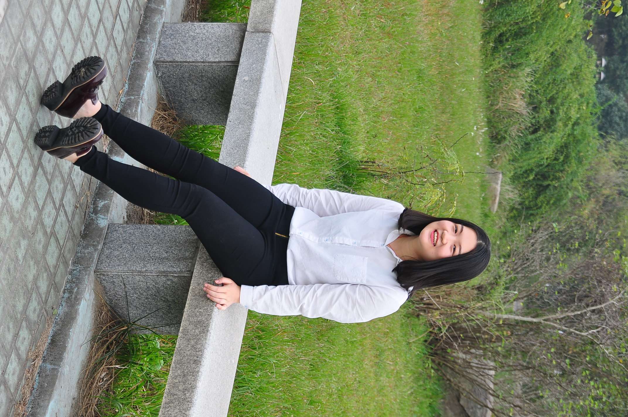 《校园甜美型少女の美白脚趾》作品图