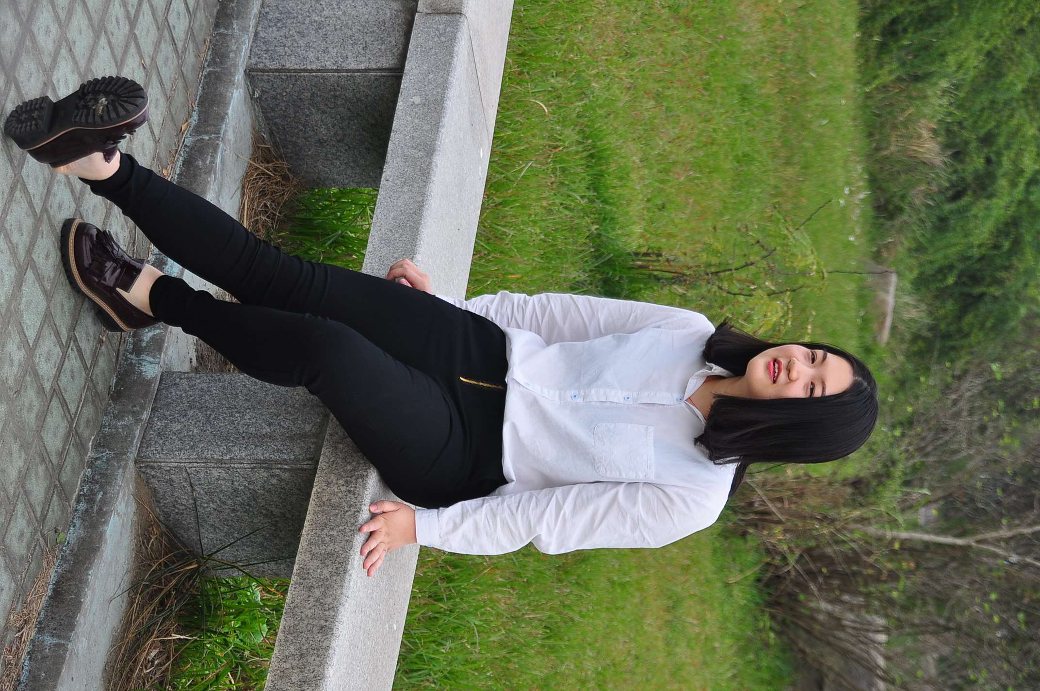 《校园甜美型少女の美白脚趾》作品图