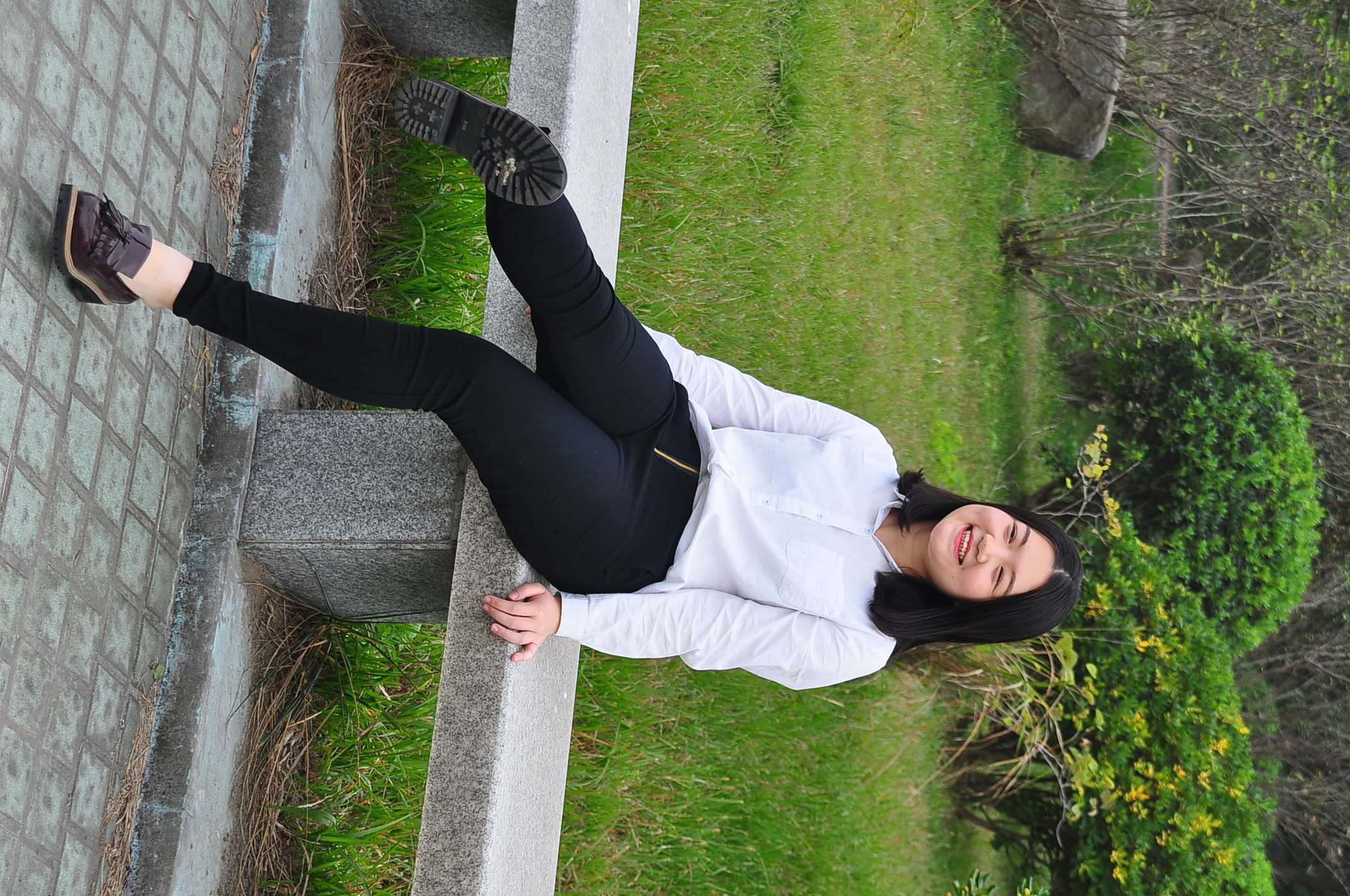 《校园甜美型少女の美白脚趾》作品图