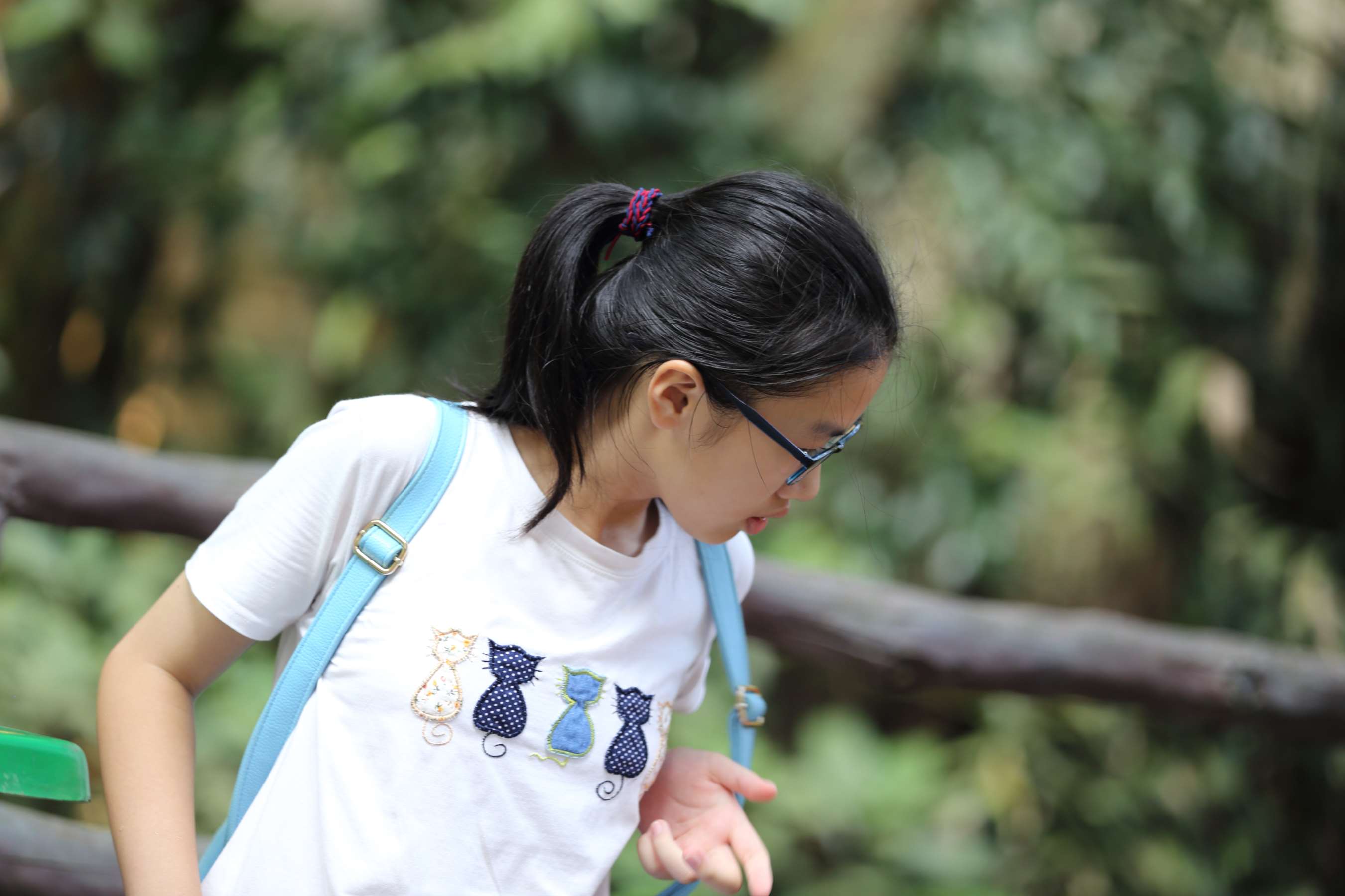 《清秀师妹和母亲郊游の嫩足戏水》作品图