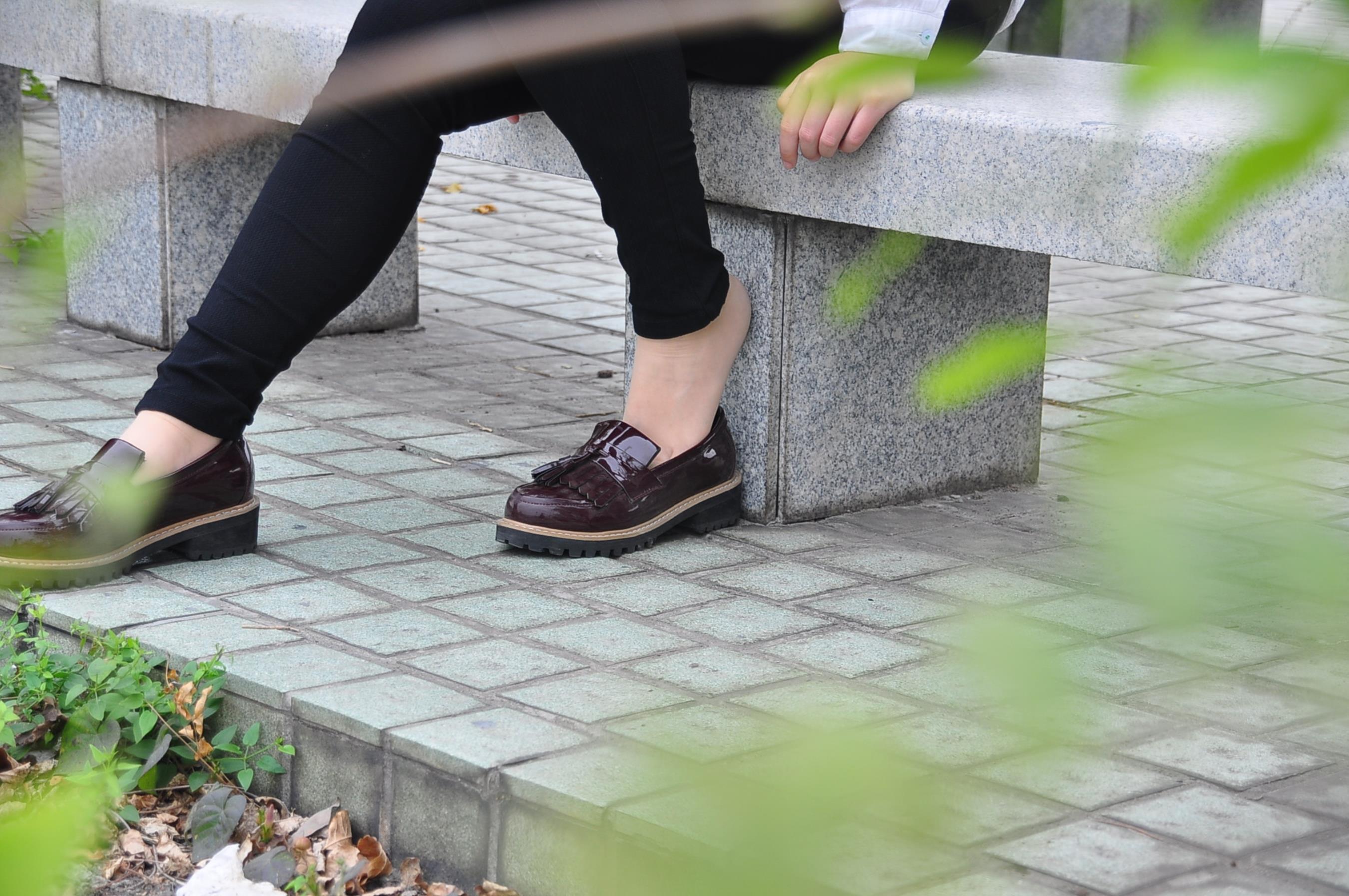 《校园甜美型师妹展短丝》作品图