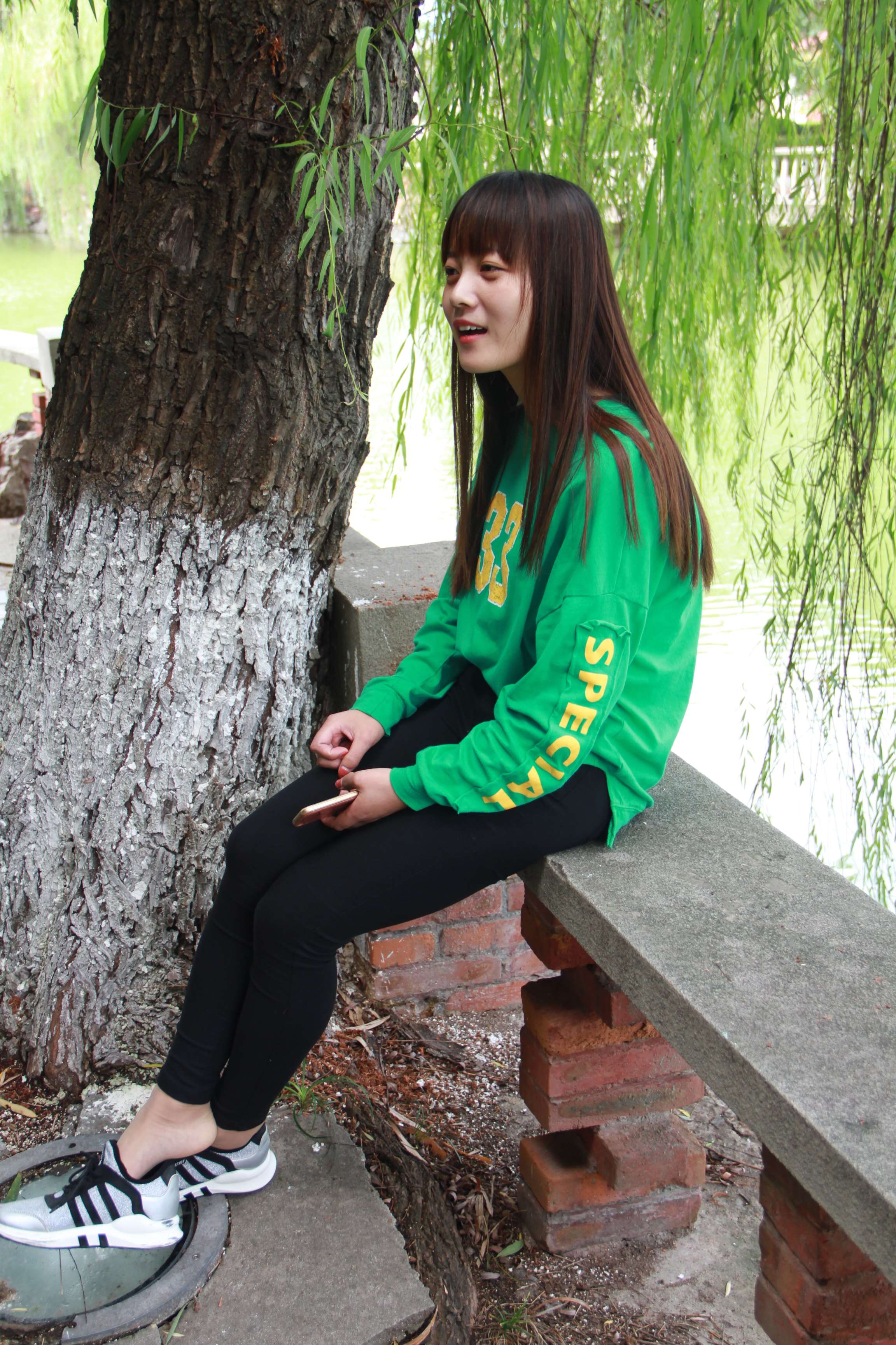 《艺术系の梅梅师妹的短肉丝》作品图