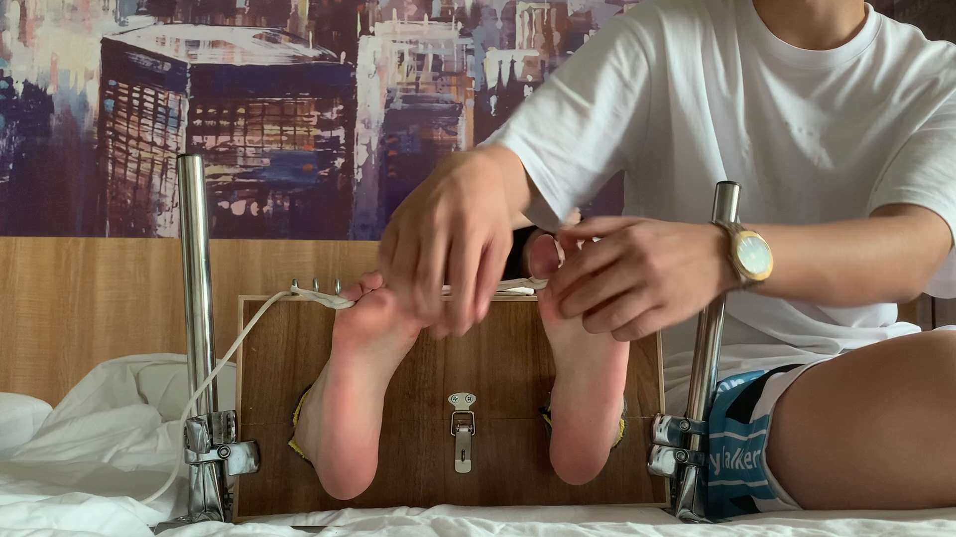 《挠绑着脚的学姐》作品图