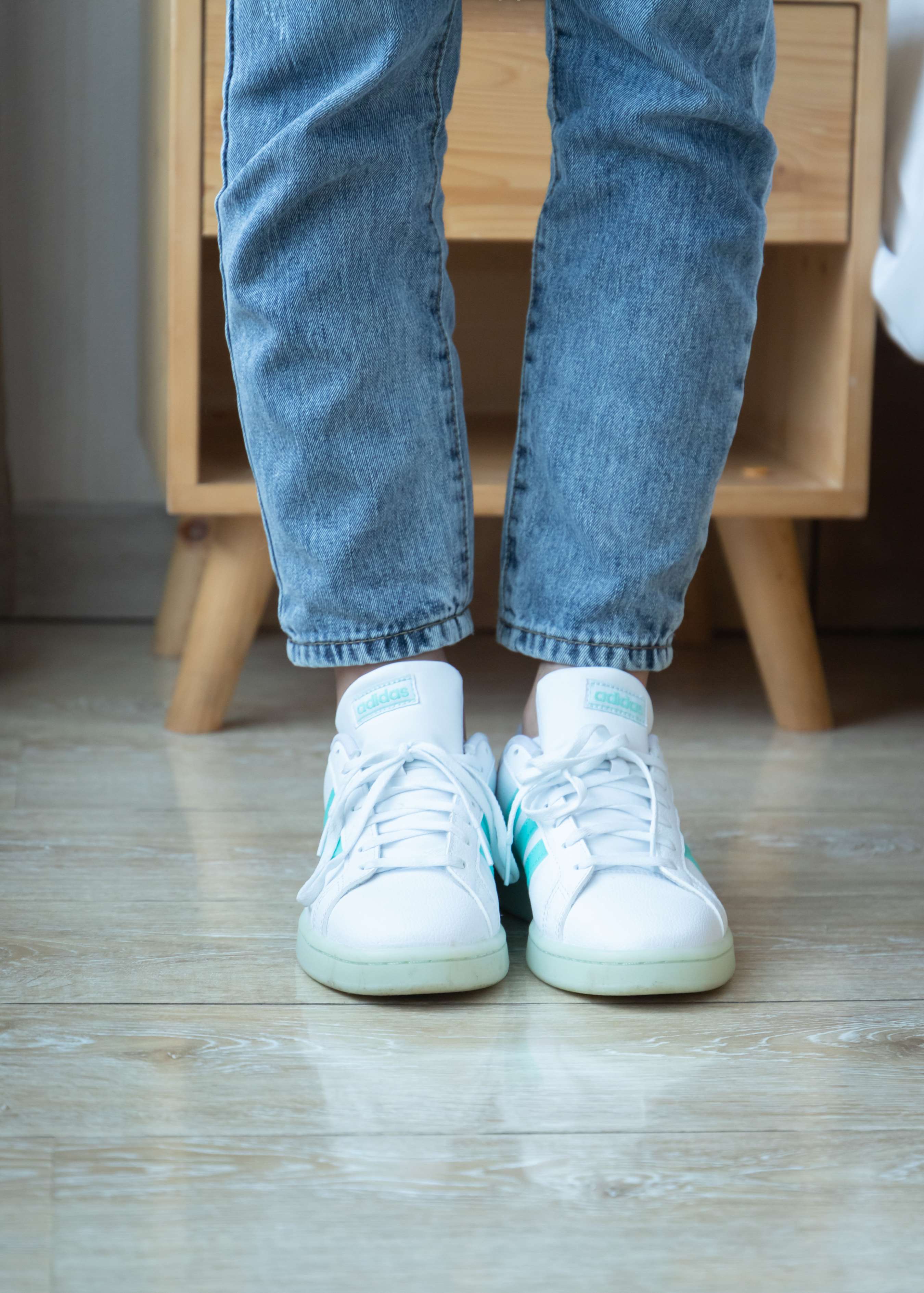 《涵涵学姐板鞋の白棉袜脚》作品图