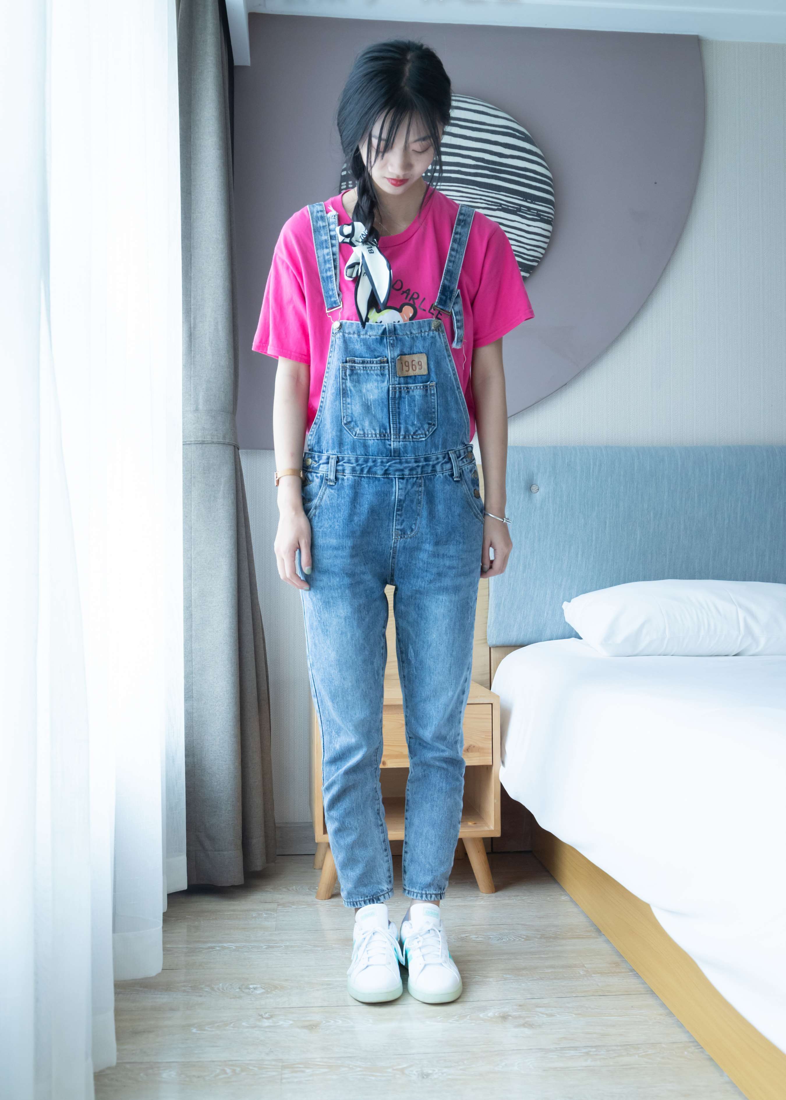 《涵涵学姐板鞋の白棉袜脚》作品图