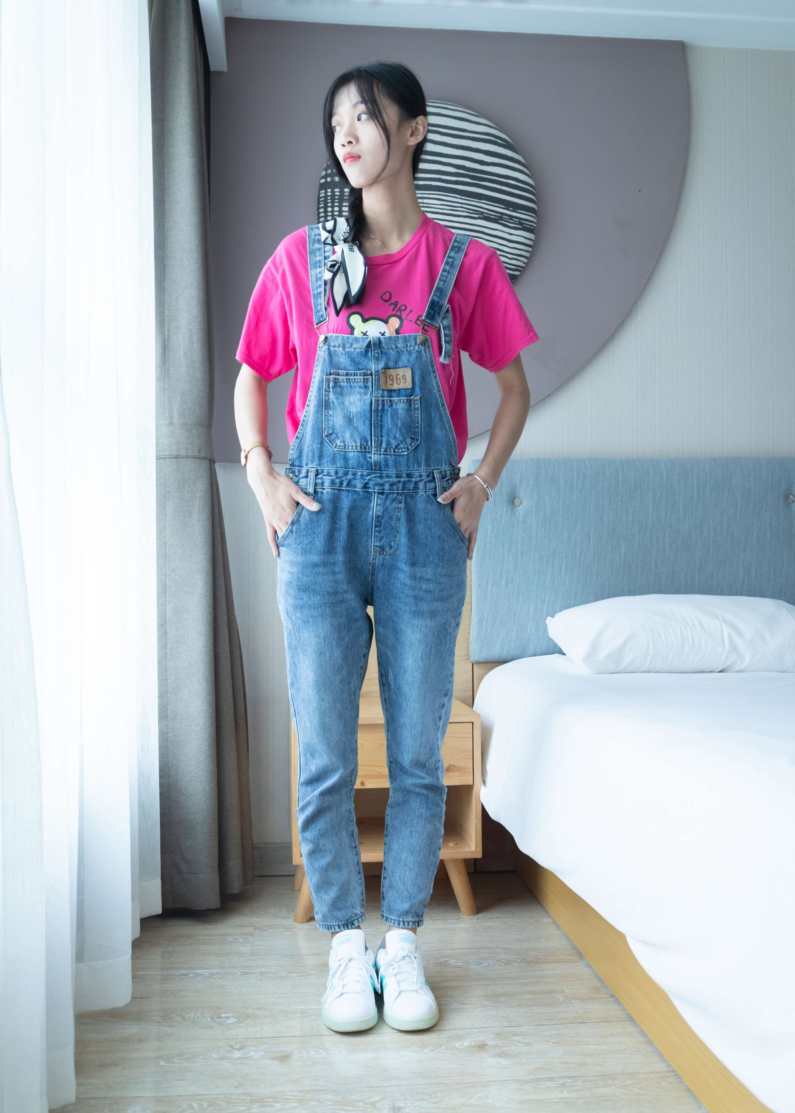 《涵涵学姐板鞋の白棉袜脚》作品图