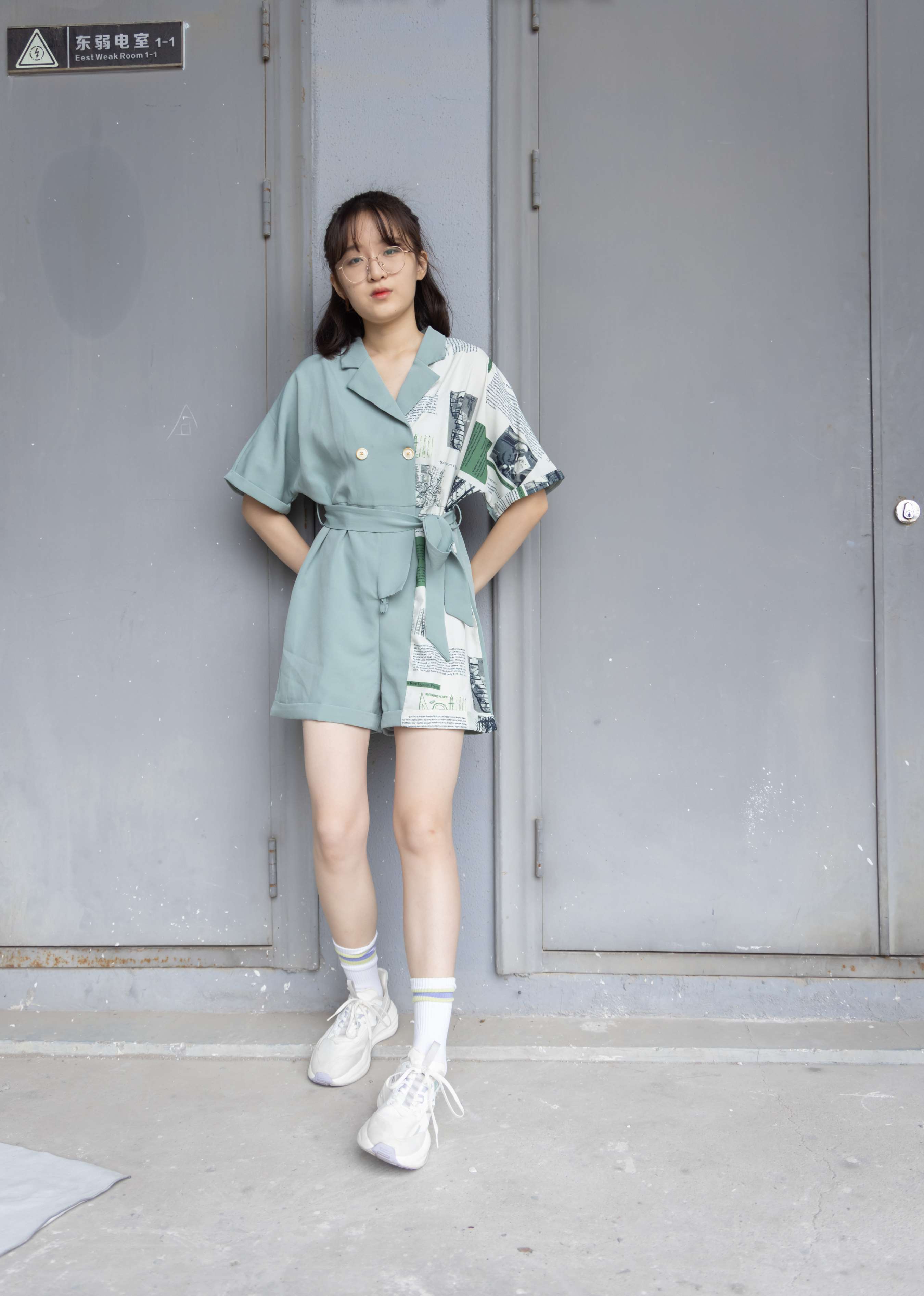 《熊熊师妹安踏运动鞋の白棉袜脚》作品图