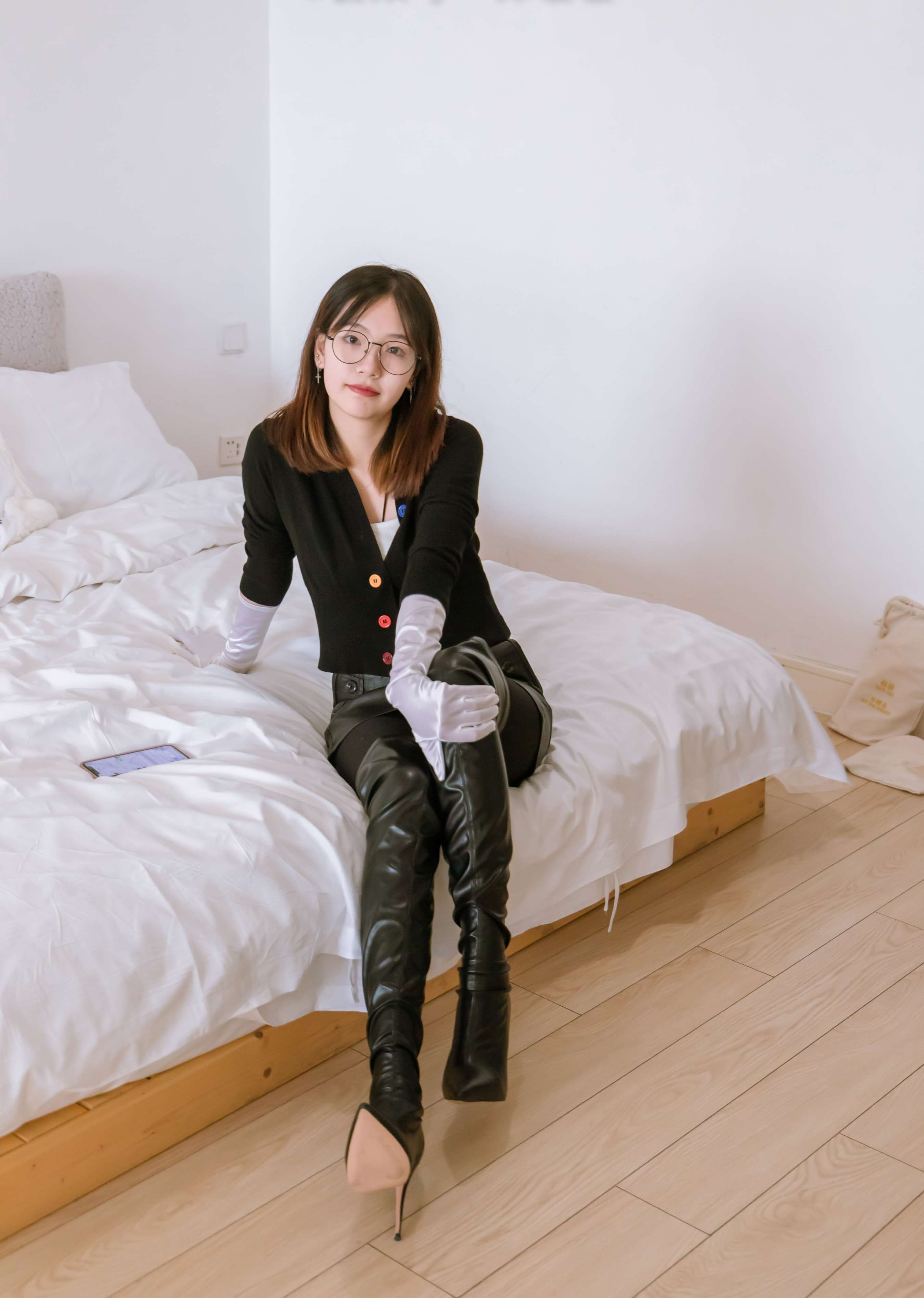 《小甜豆师姐黑色踩脚裤の肉丝脚》作品图