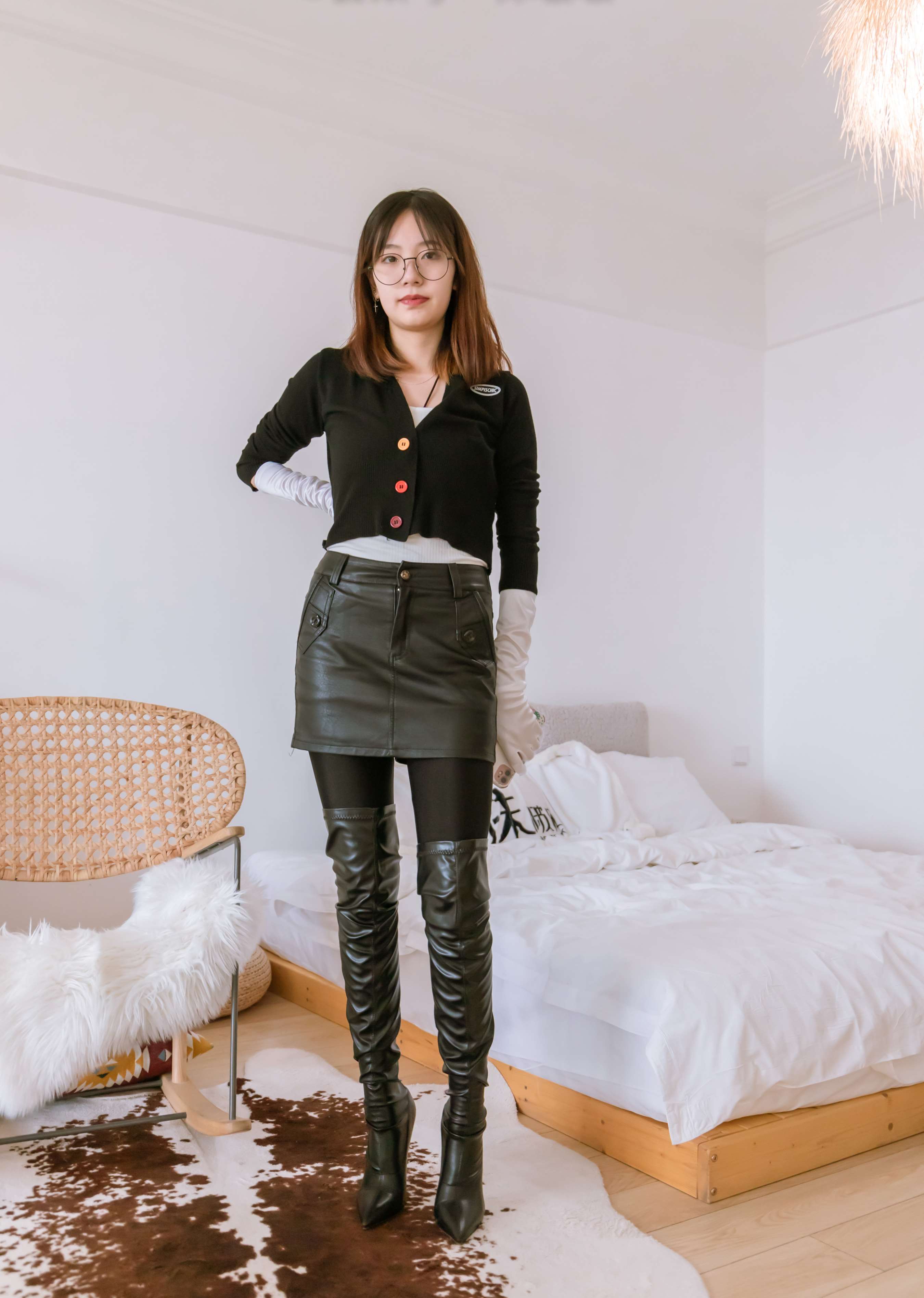 《小甜豆师姐黑色踩脚裤の肉丝脚》作品图