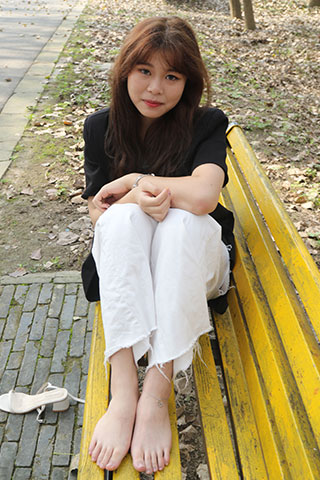 少女生态公园之一字带秀气凉鞋