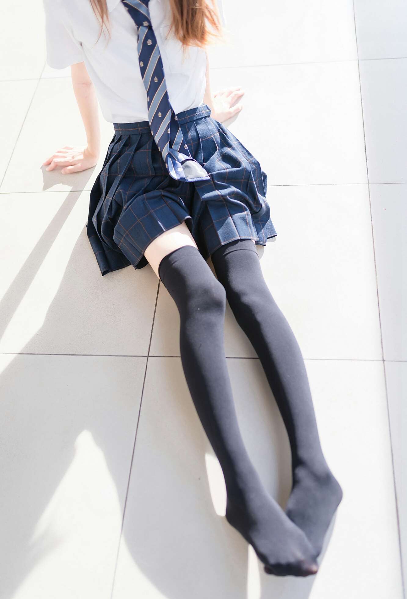 《芊芊学妹细腿》作品图