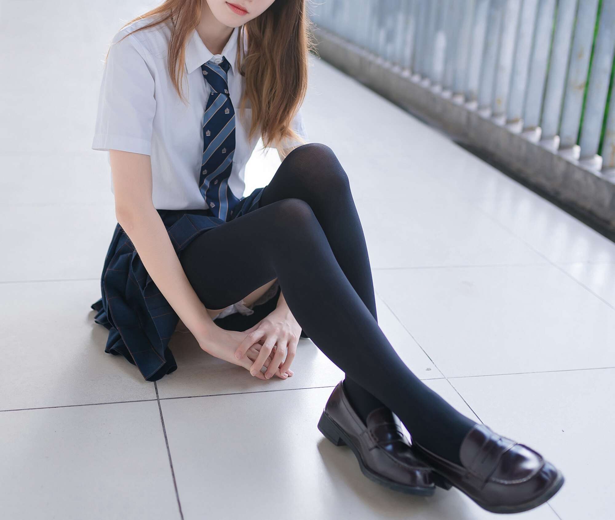 《芊芊学妹细腿》作品图