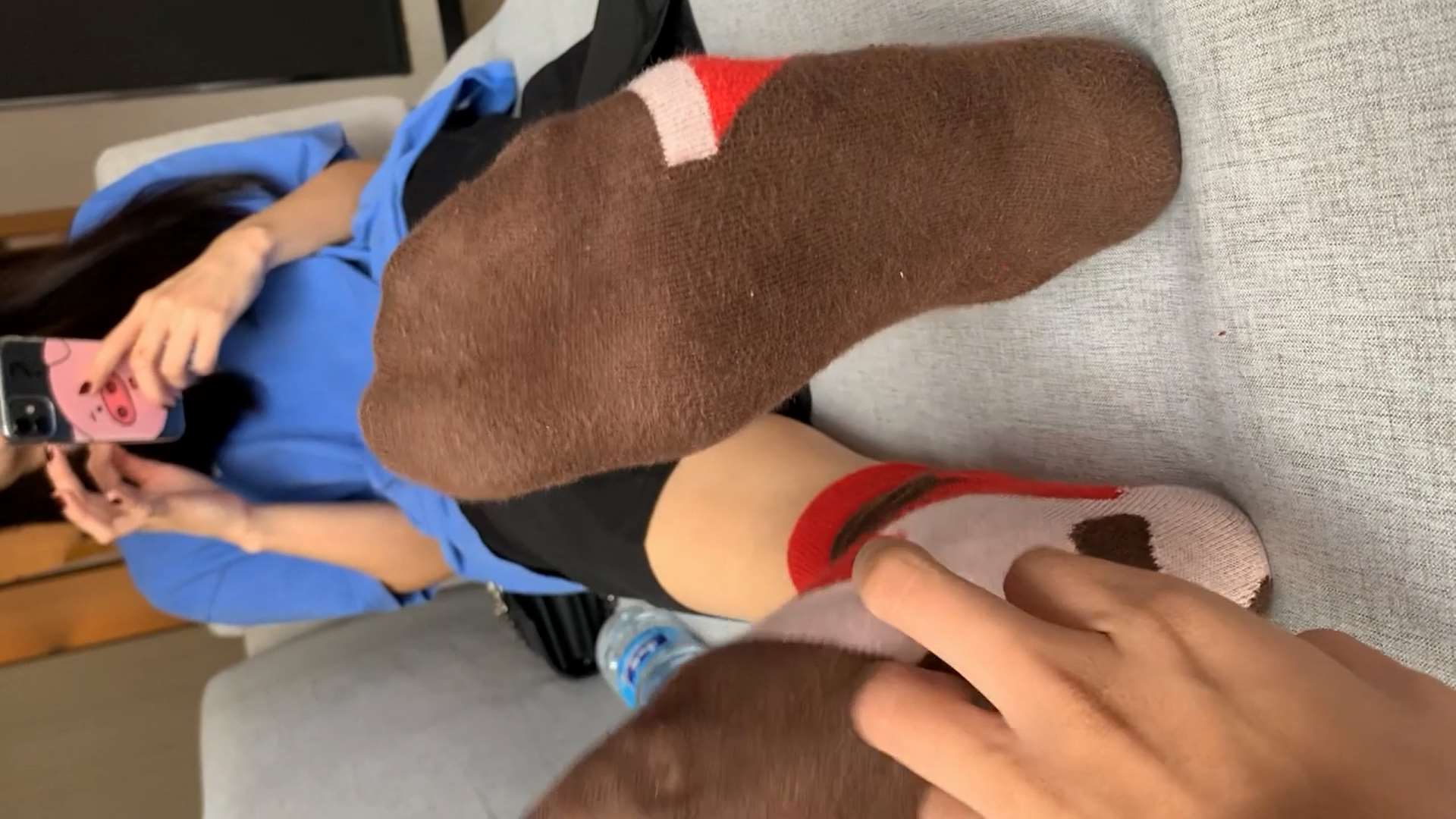 《超漂亮小姐姐被挠脚心》作品图