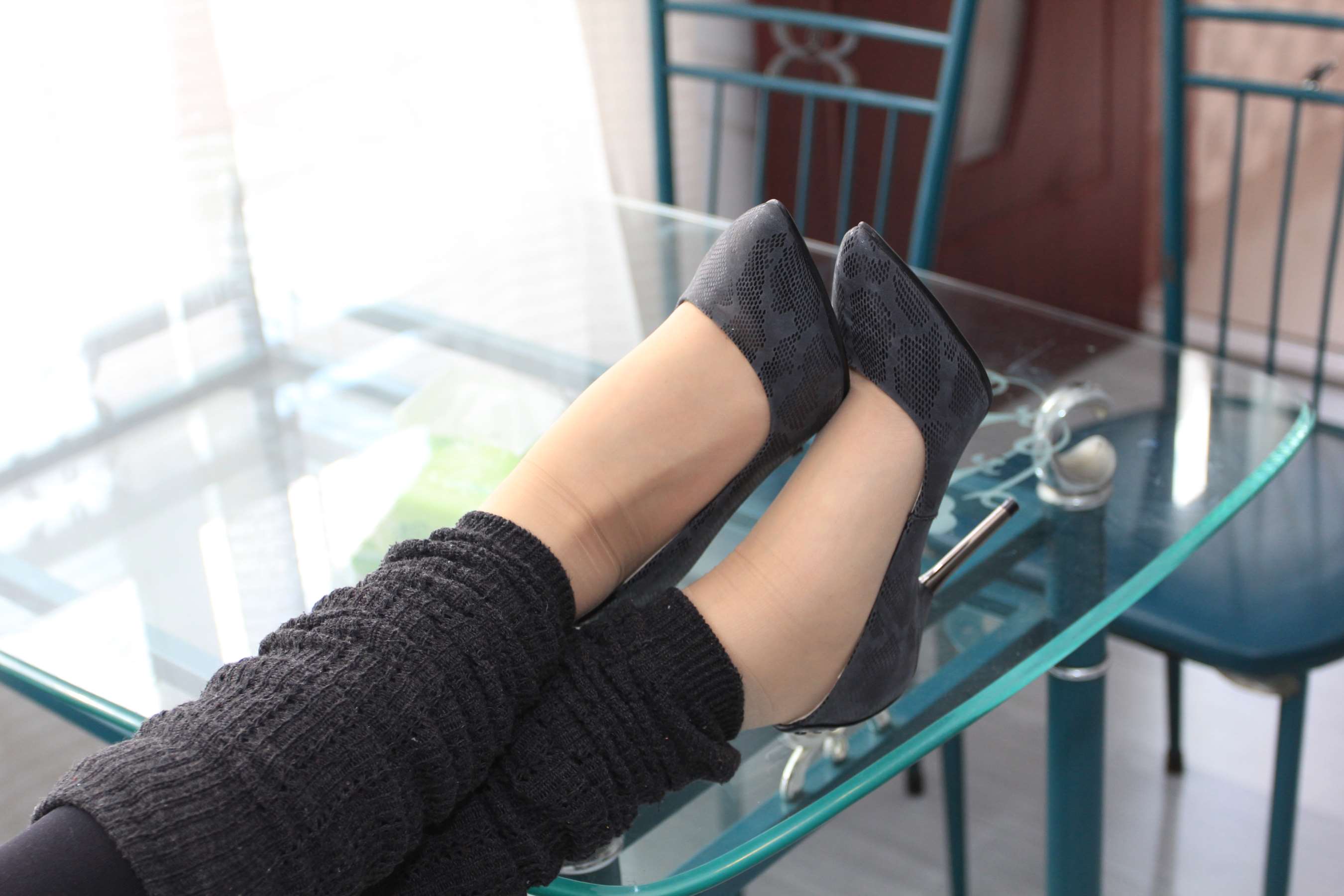 《师妹桌子上脱丝足》作品图