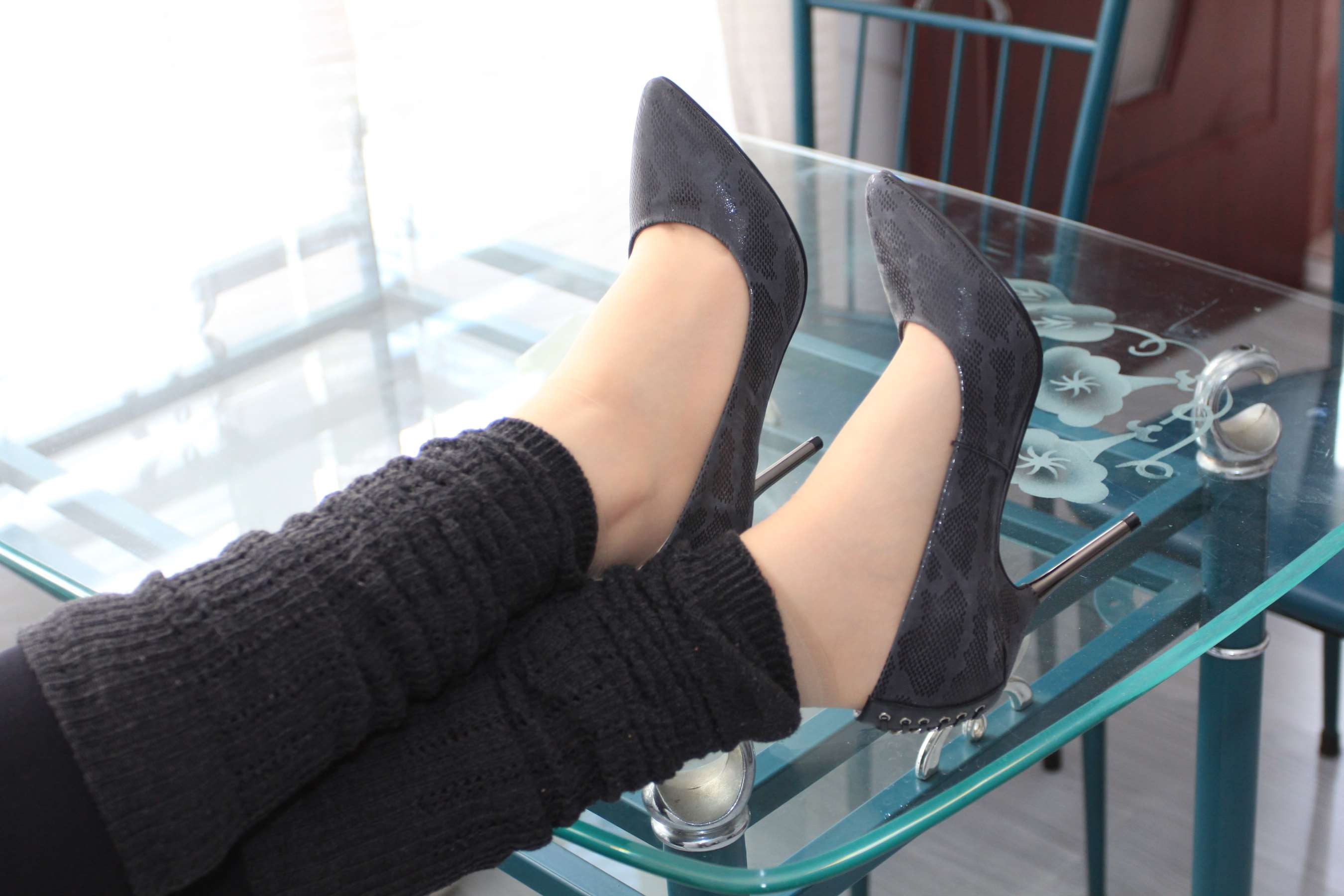 《师妹桌子上脱丝足》作品图