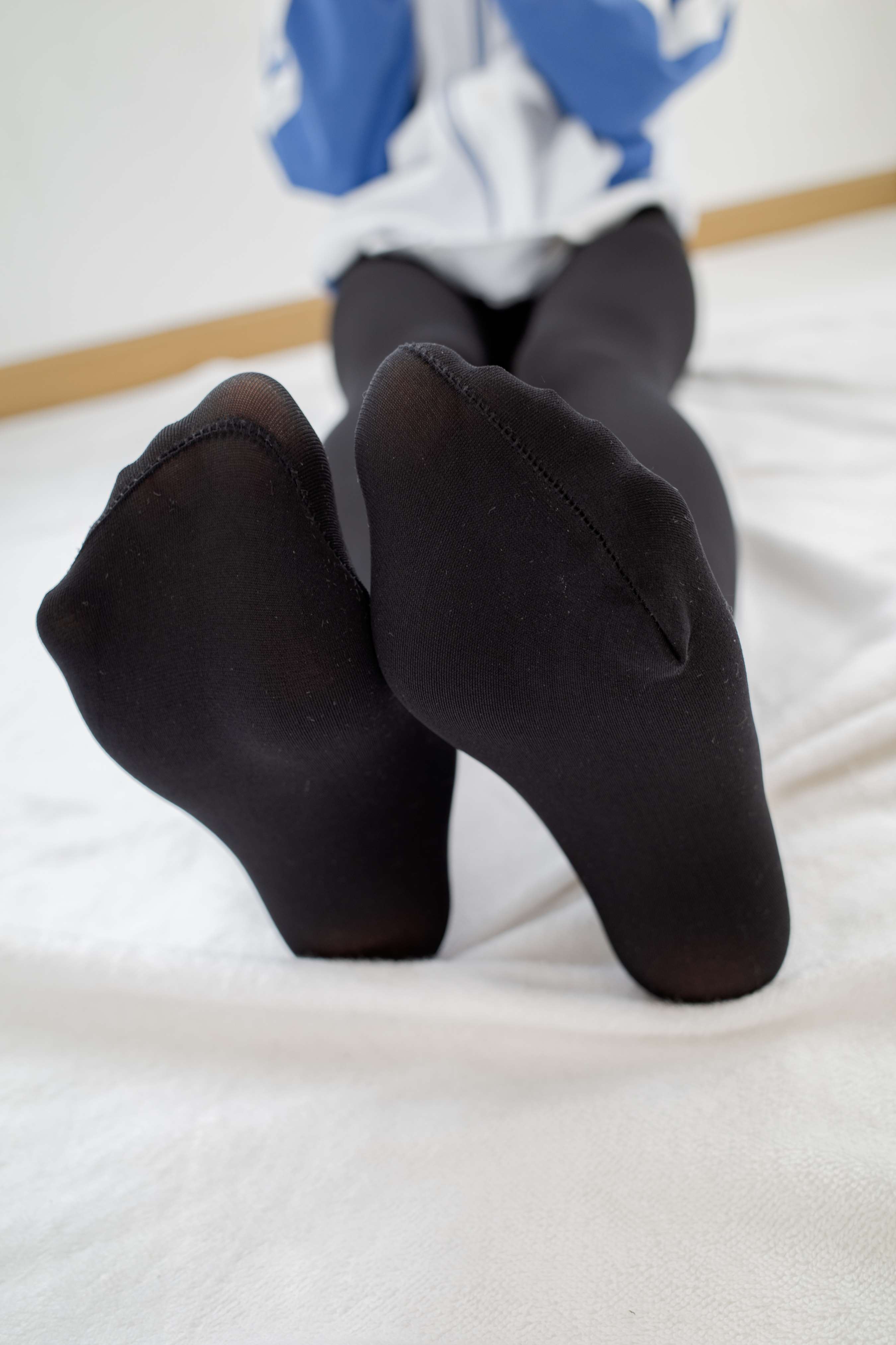 《学姐校服黑丝足》作品图