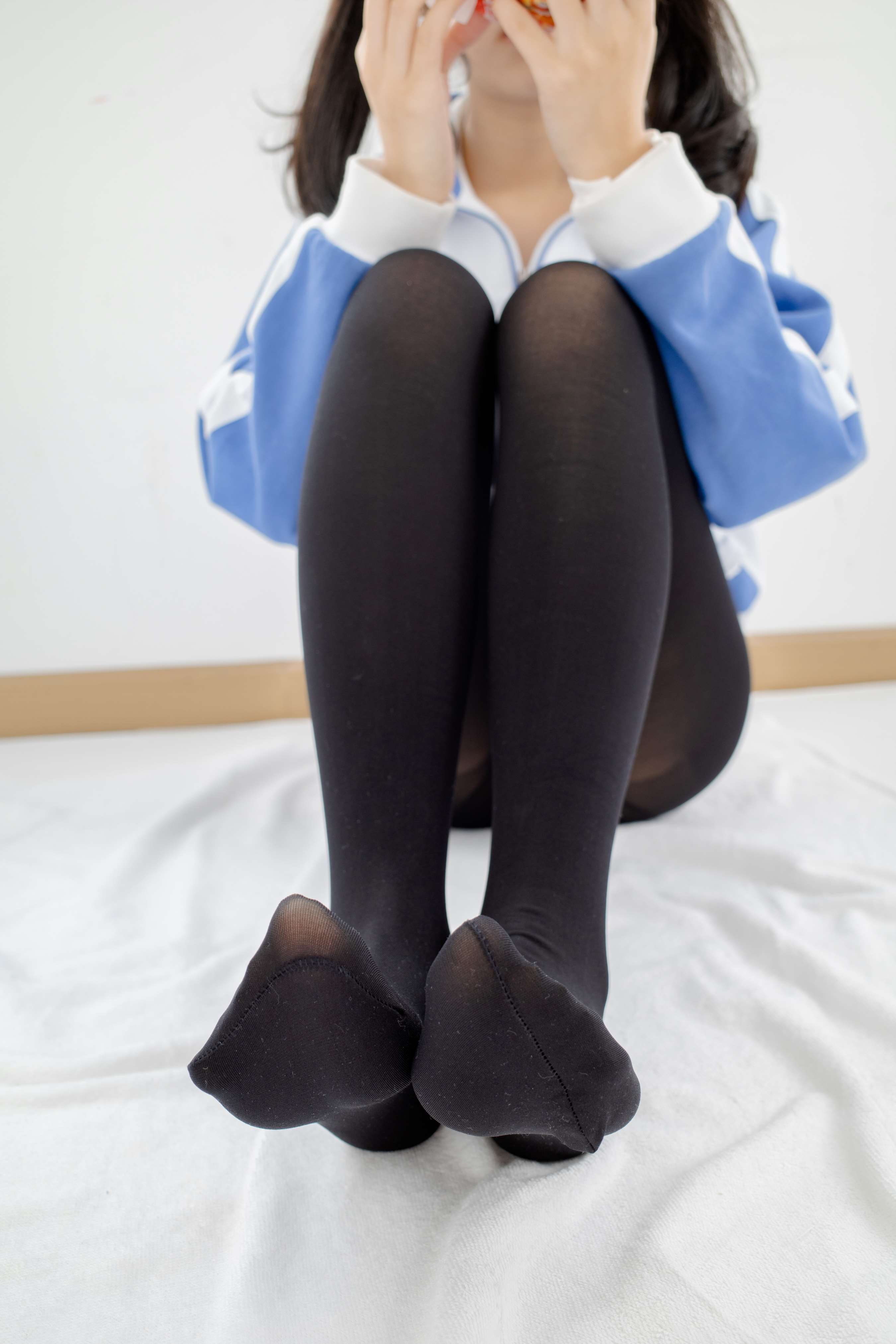 《学姐校服黑丝足》作品图