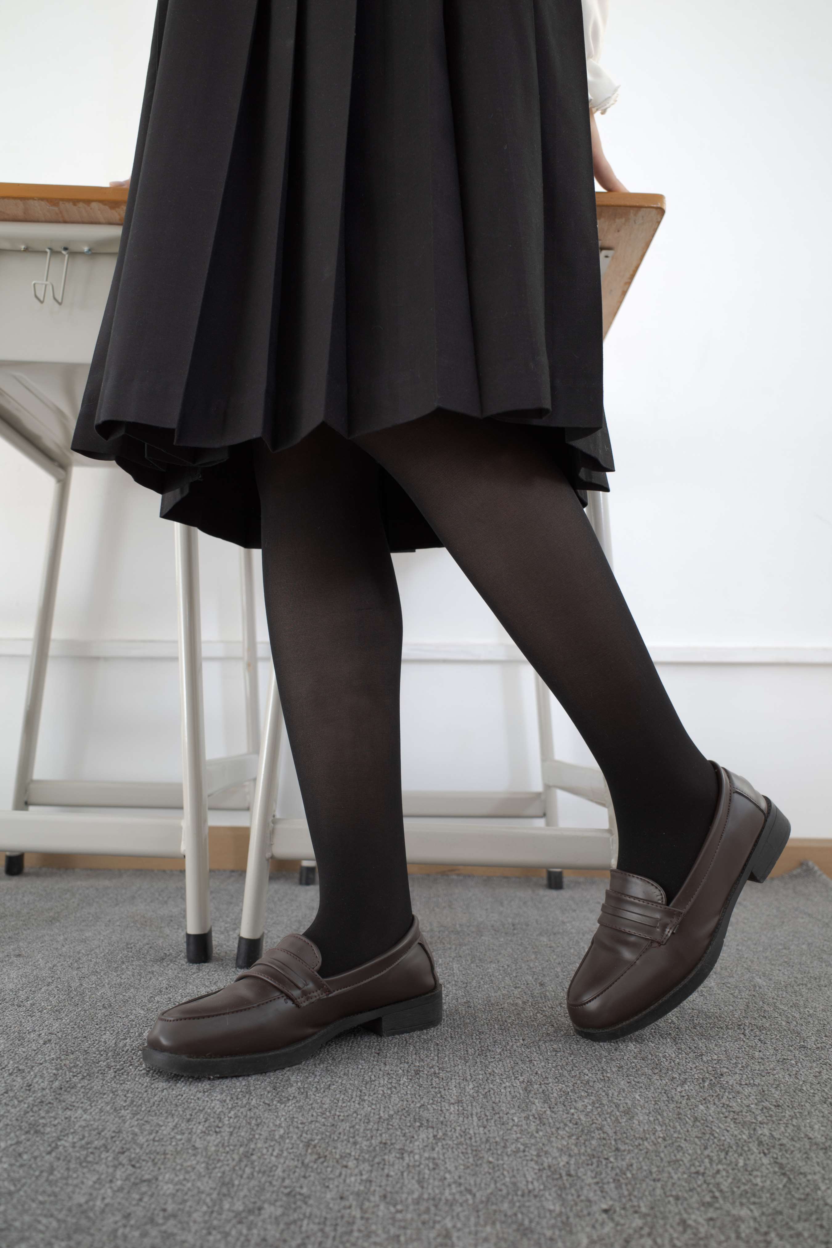 《少女日系JK制服の黑丝足》作品图